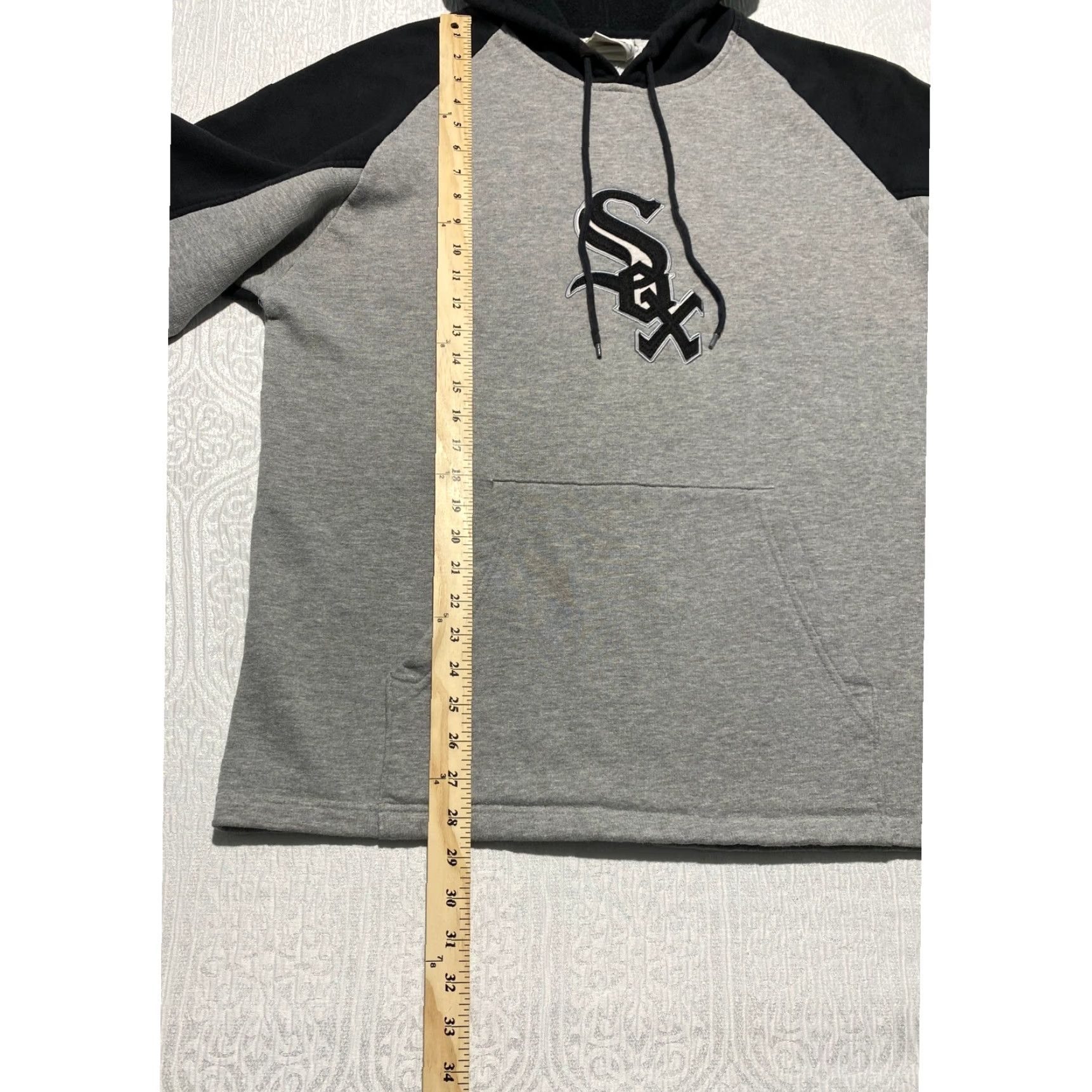 Vintage **Chicago White Sox MLB Lee Sport Men's Gray Black Hooded Sweatshirt** User: **Lee Sport Chicago White Sox MLB Men's Gray Black Hooded Sweatshirt** Size US L / EU 52-54 / 3 - 4 Thumbnail