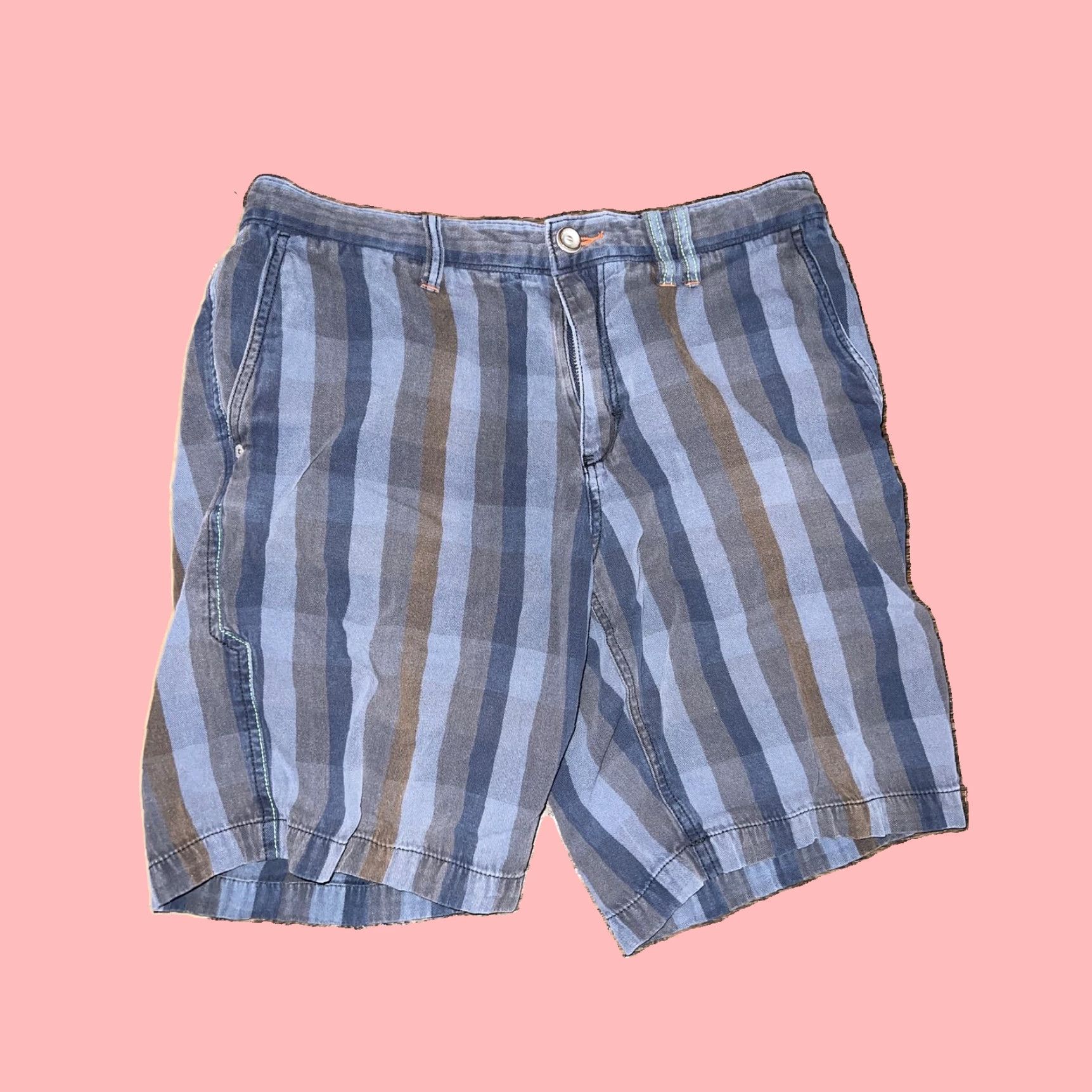 Nike Three Pack of High Quality Men's Shorts from Renowned Brands Nike, Tommy Bahama, and J. Crew in Size 33 Size US 33 - 2 Thumbnail