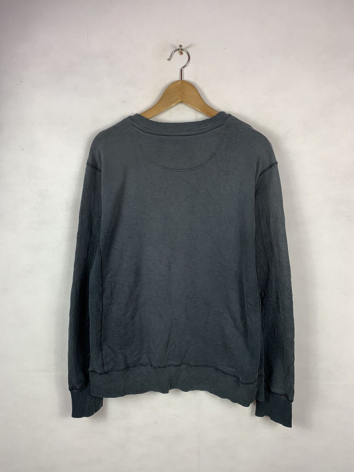 Nike ✔️Vintage Style Nike Small Swoosh Distressed Sweatshirt Size US L / EU 52-54 / 3 - 6 Thumbnail