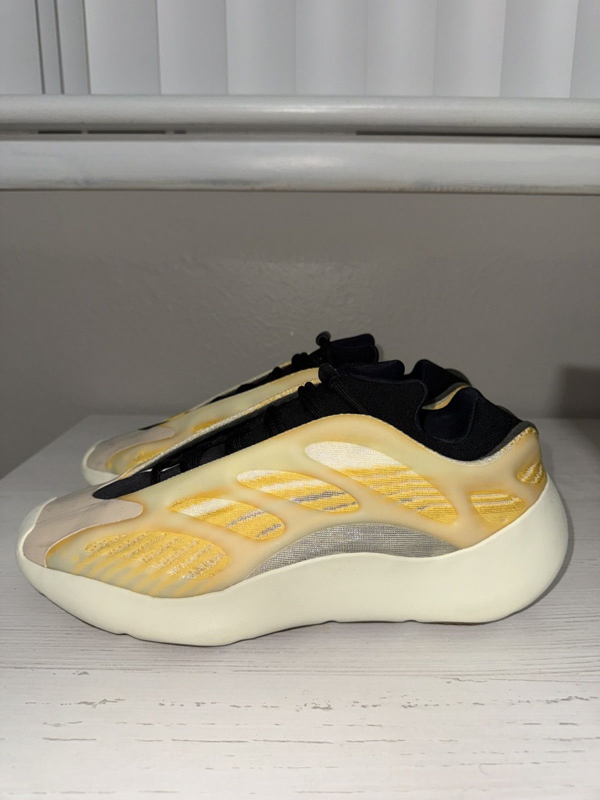 Yeezy Adidas Yeezy 700 V3 ‘Mono Safflower’ Size US 11 / EU 44 - 1 Thumbnail