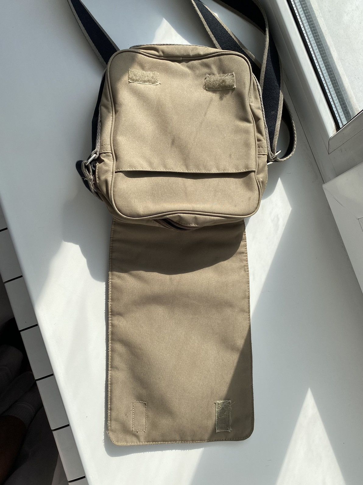 Lacoste Lacoste messenger shoulder bag brown colr with vintage strap Size ONE SIZE - 5 Thumbnail