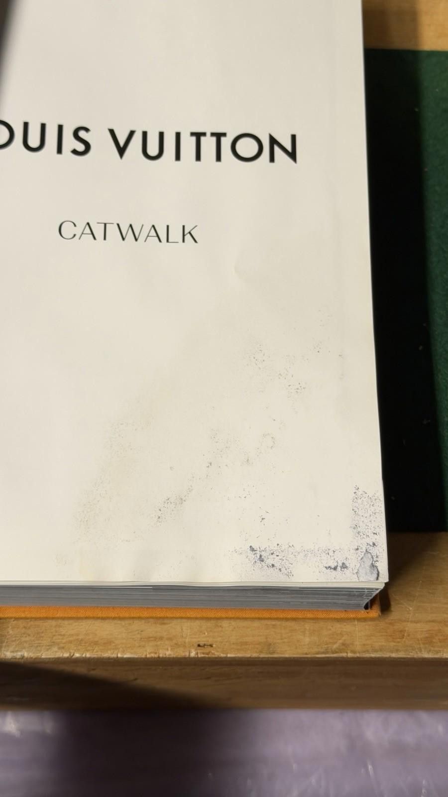 Other Louis Vuitton Catwalk Hardcover Fashion Book Yale University Size ONE SIZE - 6 Thumbnail