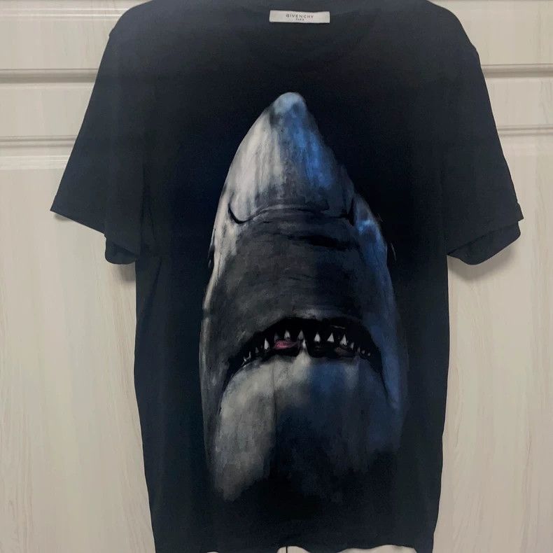 Givenchy Givenchy Shark T-shirt Size US S / EU 44-46 / 1 - 2 Thumbnail