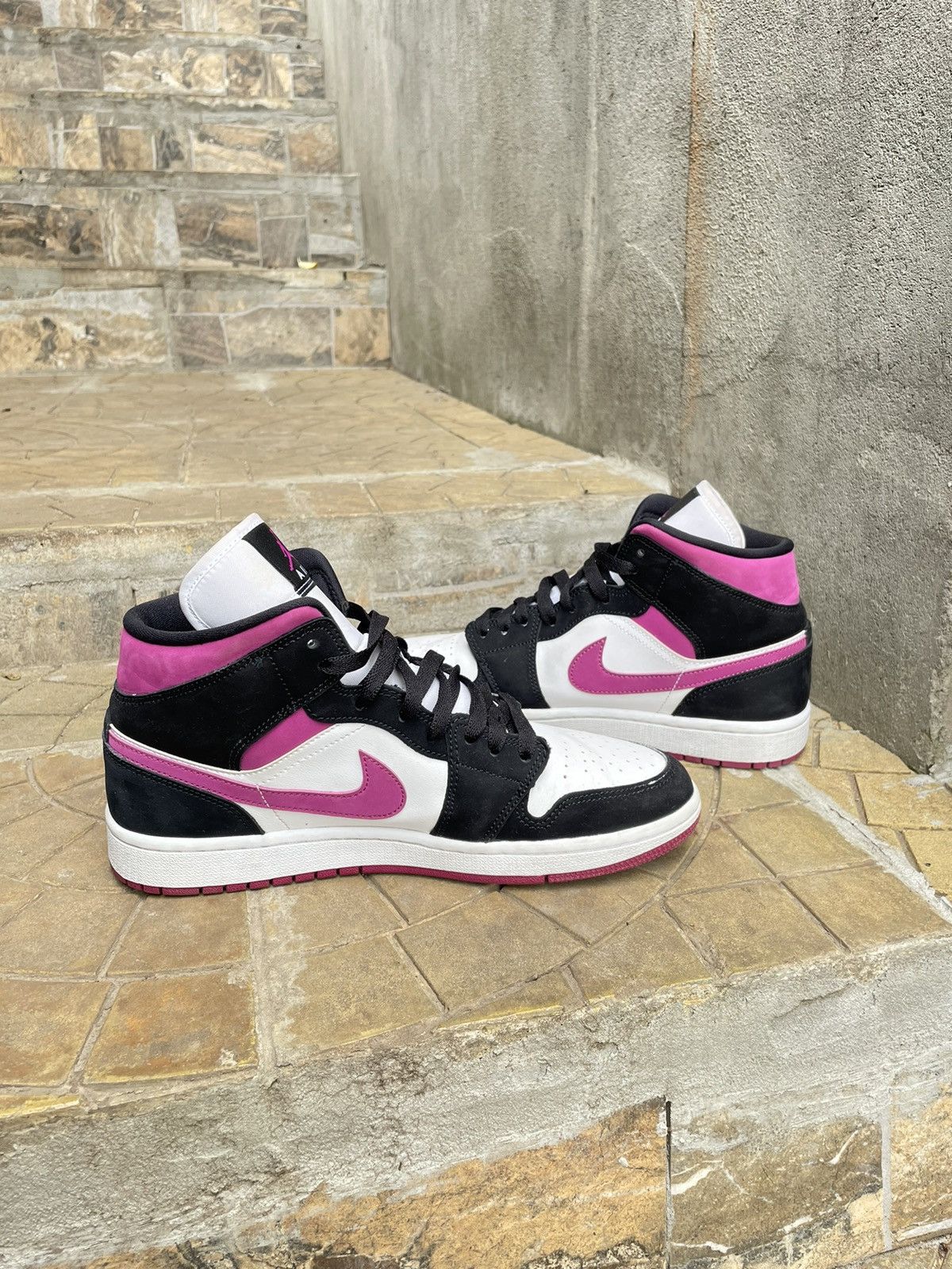 Nike Nike Air Jordan 1 Mid Cactus Flower 2020 Magenta Size 9.5 Size US 9.5 / IT 39.5 - 4 Thumbnail