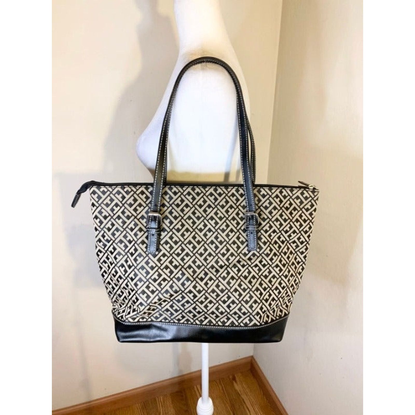 Tommy Hilfiger Tommy Hilfiger Black Pattern Tote Handbag Size ONE SIZE - 2 Thumbnail