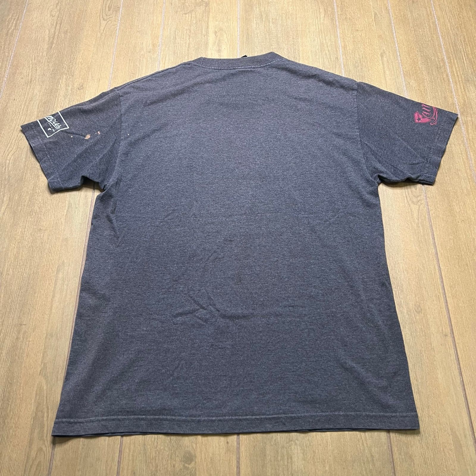 Almost Famous Vintage Y2K Famous Stars & Straps T shirt grey Sz L Distress Size US L / EU 52-54 / 3 - 7 Thumbnail