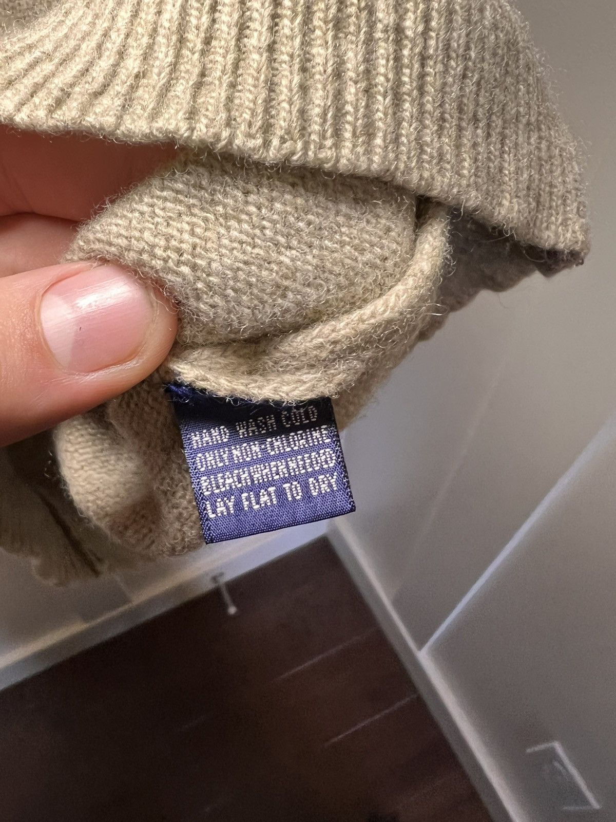 Polo Ralph Lauren Vintage Polo Ralph Lauren 100% wool v-neck sweater Size US S / EU 44-46 / 1 - 8 Thumbnail