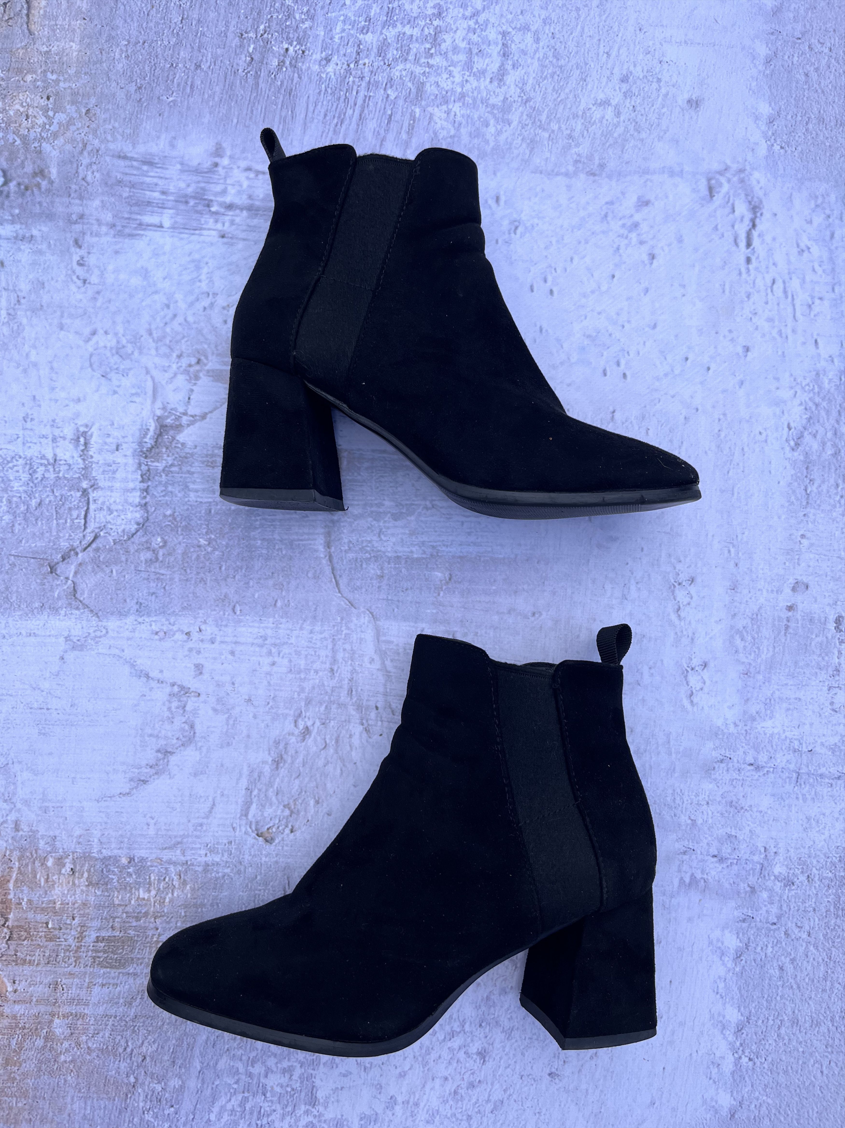 Vintage Suede Boots Women’s Size 6/EU37