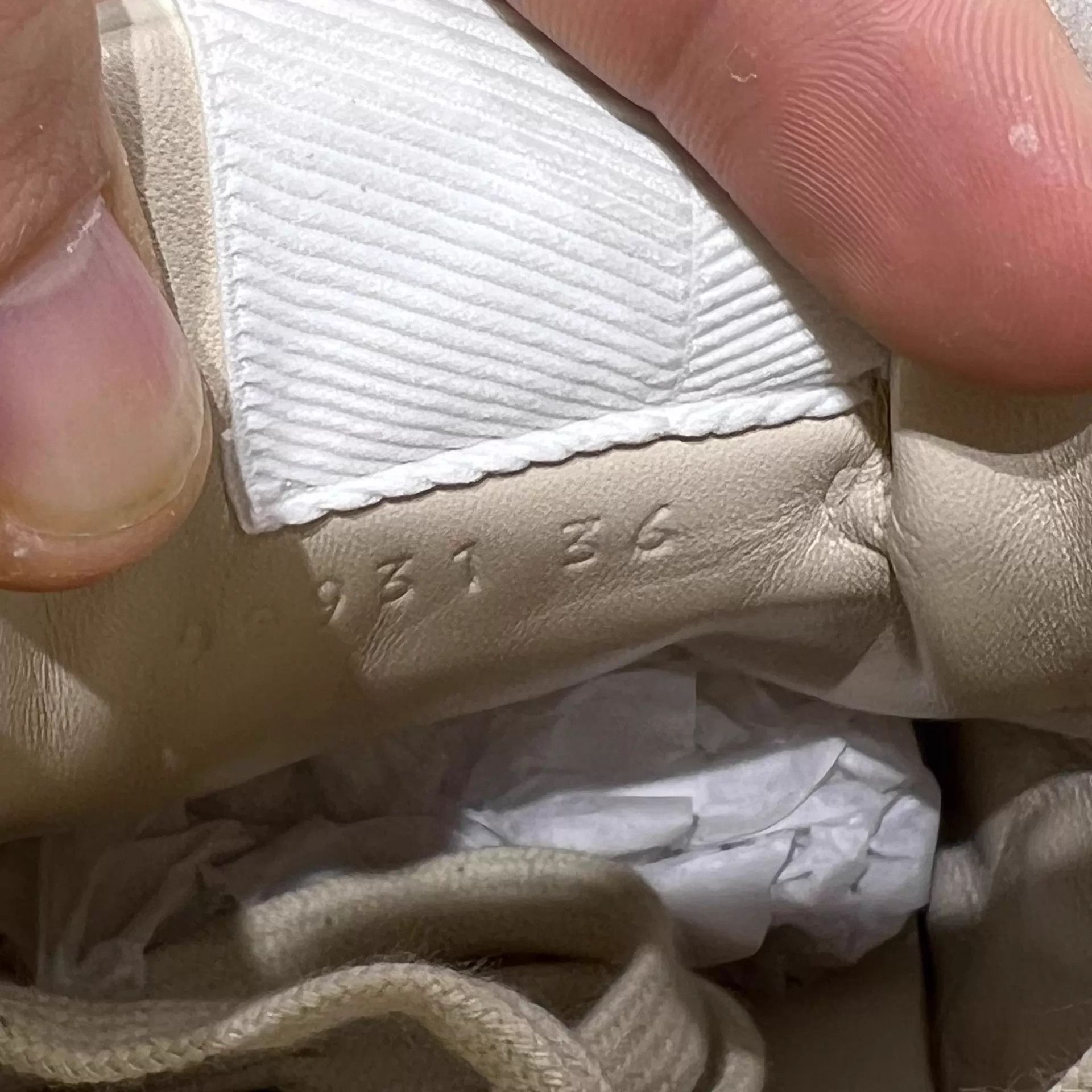 Gucci Gucci Women's Leather Dad Sneaker Cream 36 Size US 5.5 / IT 35.5 - 8 Thumbnail