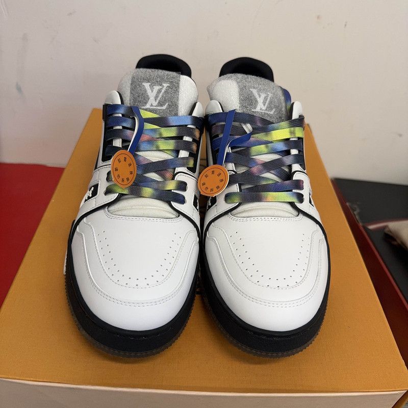 Louis Vuitton Louis Vuitton Stylish Low-Top Trainer Sneakers for Men -250 Size US 8 / EU 41 - 2 Thumbnail