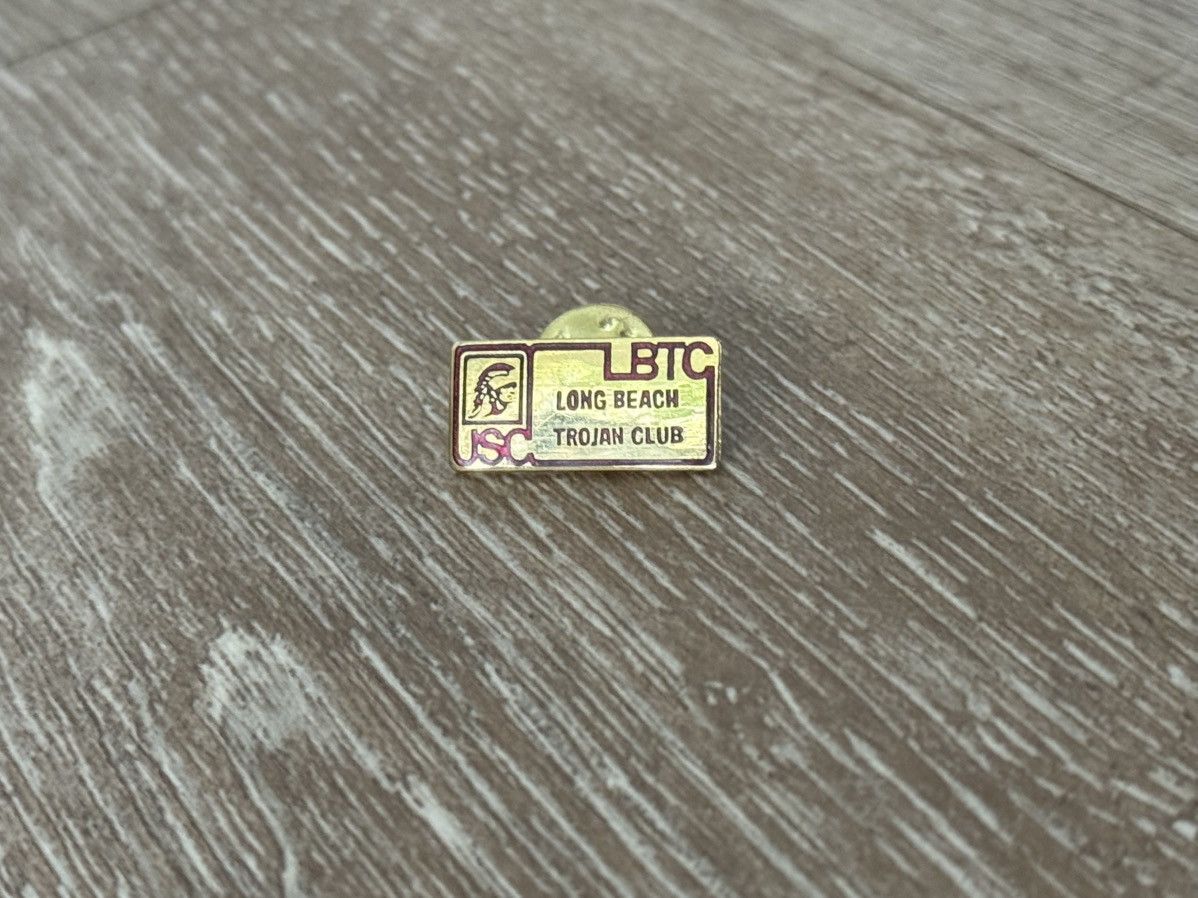 Vintage Vintage 80s USC TROJANS Long Beach CA Badge Pin Size ONE SIZE - 1 Thumbnail