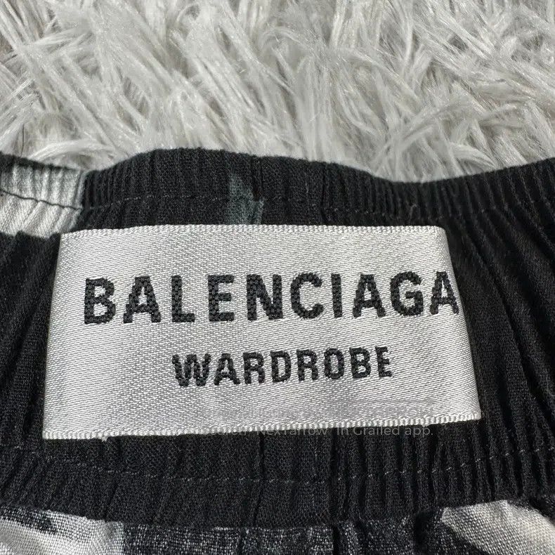 Balenciaga Balenciaga Allover Letter Print and Bullet Logo Boardshort Size US 36 / EU 52 - 4 Thumbnail