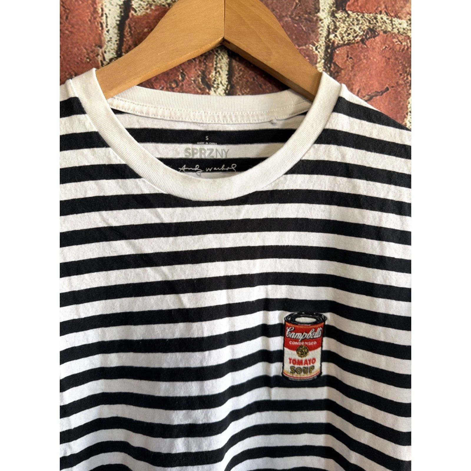 Uniqlo VINTAGE Uniqlo T-Shirt Campbells Tomato Soup Can Patch Men’s S Black & White Warhol 60s Pop Art Tomato Soup Can Shirt Mens Size US S / EU 44-46 / 1 - 2 Thumbnail