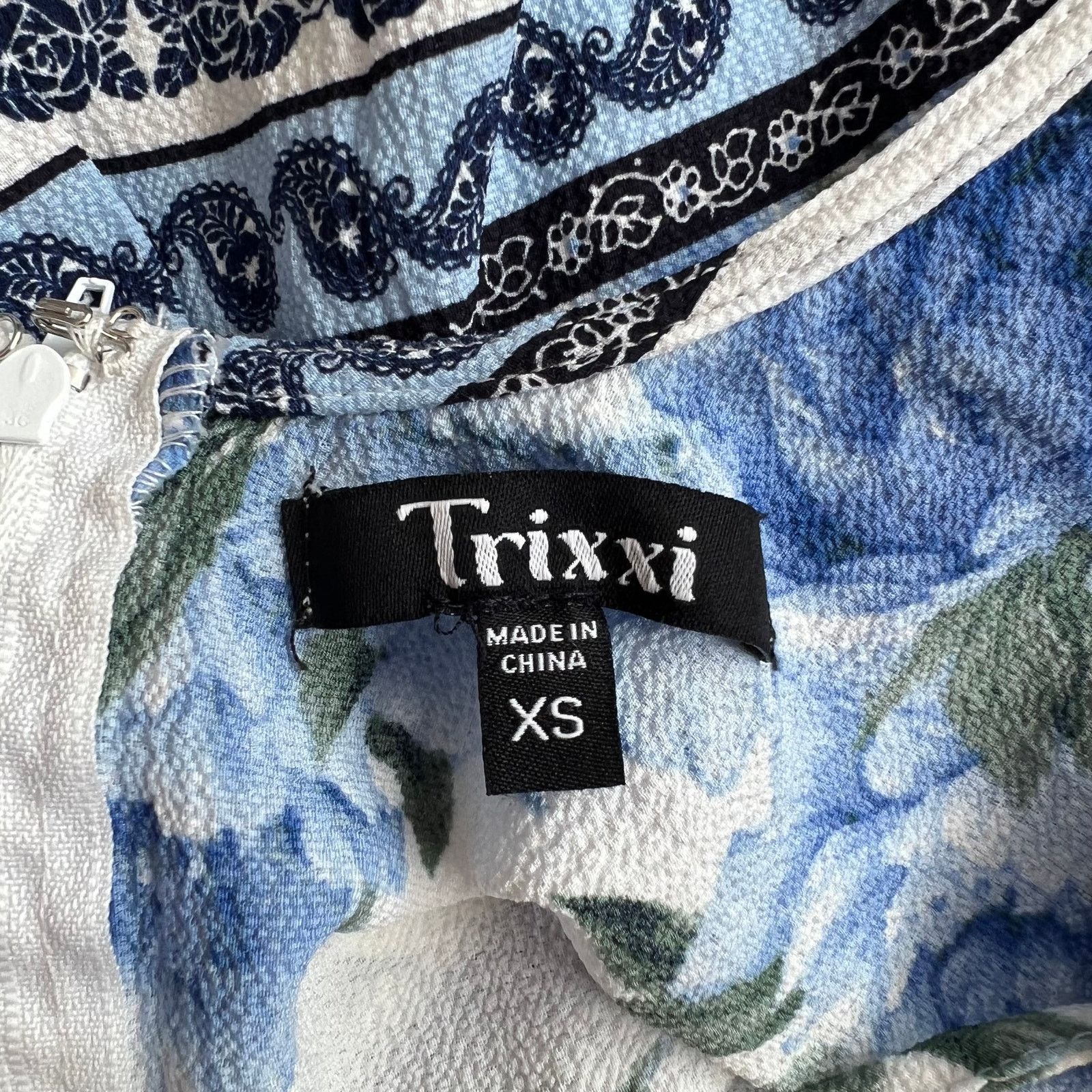 Other Trixxi Ivory Floral Blue Scuba Short SleevesMini Romper, XS Size 26" / US 2 / IT 38 - 3 Thumbnail