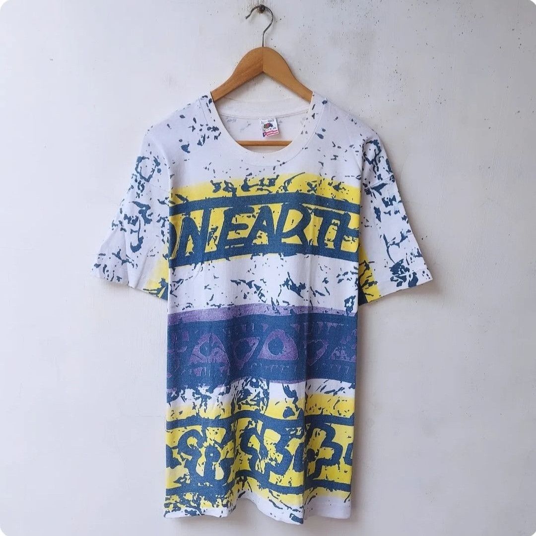 Vintage Vintage 90s ON EARTH Allover Print Tshirt Size US L / EU 52-54 / 3 - 1 Thumbnail