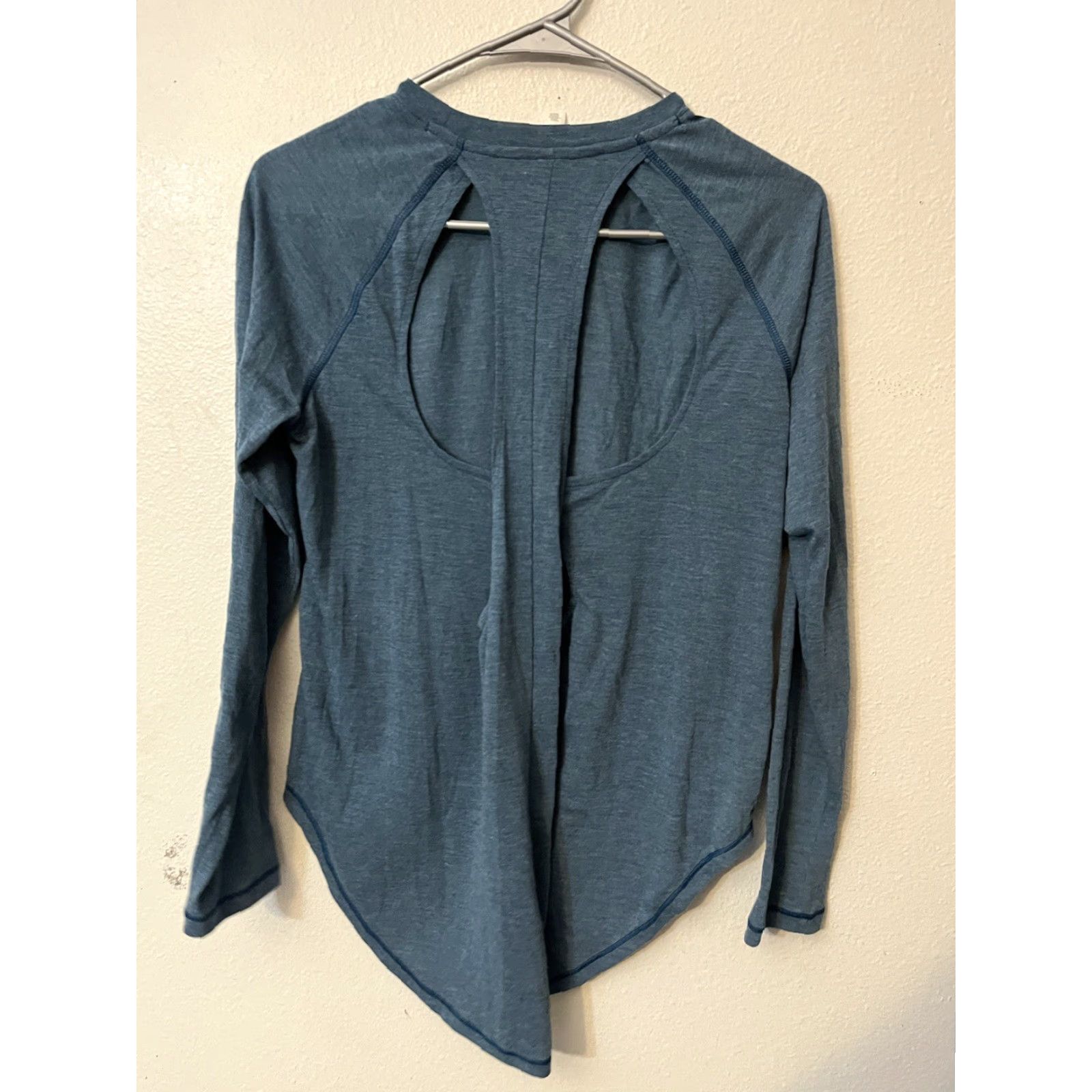 Under Armour Under Armour Blue Sleeve Womens HeatGear Long Sleeve Small Round Neck Shirt Size S / US 4 / IT 40 - 3 Thumbnail
