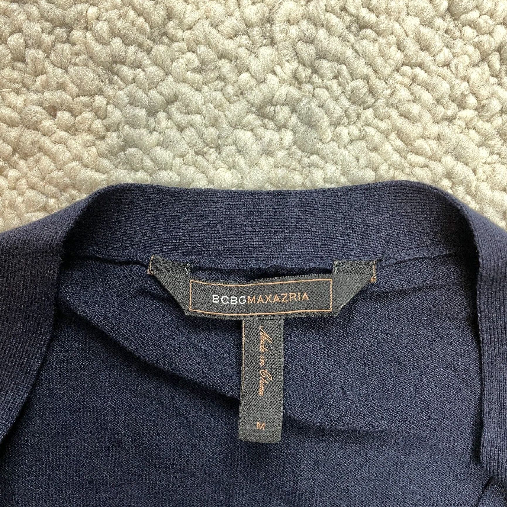 Bcbgmaxazria VINTAGE BCBGMAXAZRIA Cardigan Sweater Womens Medium Navy Combo Blue Silk Button Up Soft Size M / US 6-8 / IT 42-44 - 2 Thumbnail