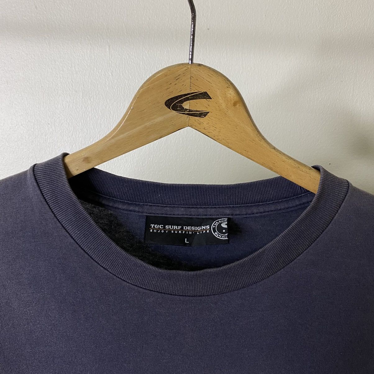 Vintage Y2K T&C Surf Design Hawaii Big Ying Yang Logo Surfing Tee Size US L / EU 52-54 / 3 - 12 Thumbnail