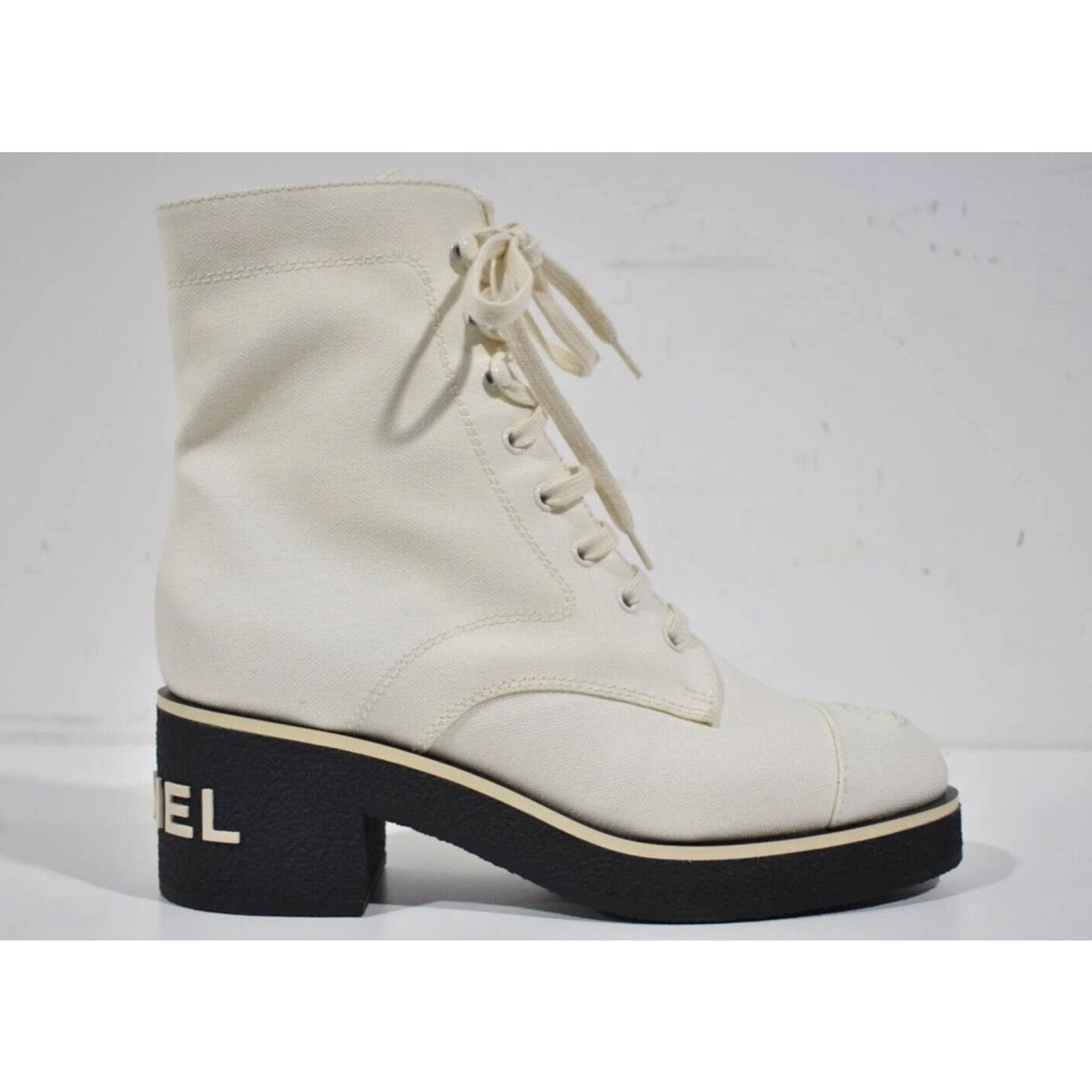 Chanel Chanel 21C White Fabric CC Logo Combat Lace Up Tie Size US 9 / IT 39 - 2 Thumbnail