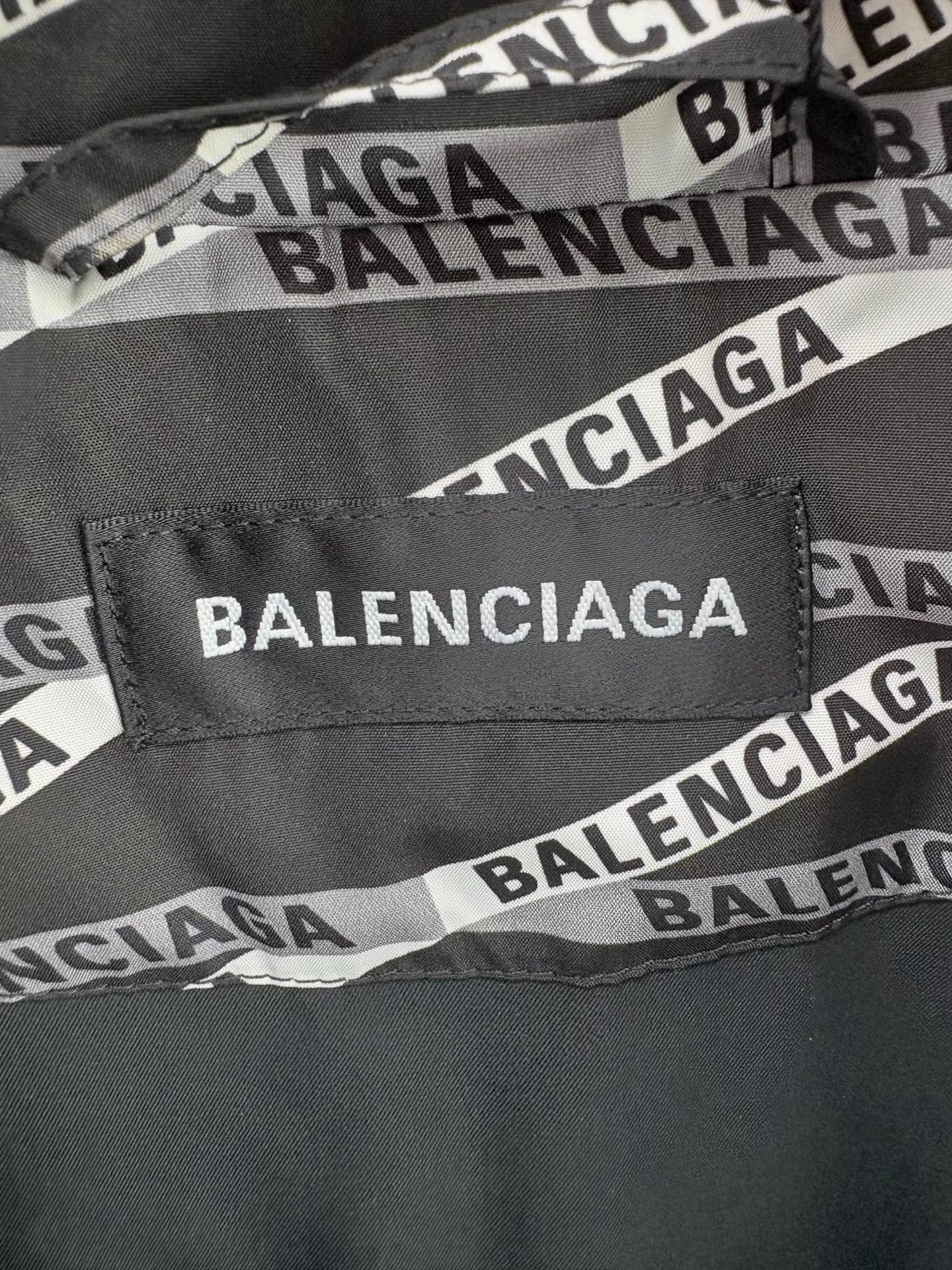 Balenciaga BALENCIAGA All-Over Logo Print Windbreaker Jacket Size US S / EU 44-46 / 1 - 3 Thumbnail