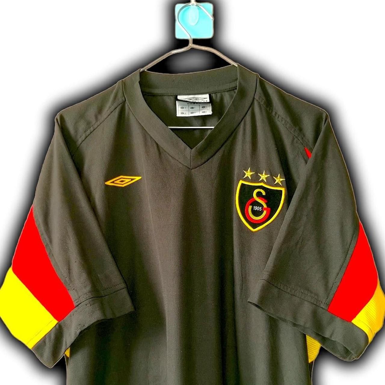 Umbro Fc Galatasaray SK Turkey 2002 2003 Training shirt jersey Size US S / EU 44-46 / 1 - 1 Thumbnail