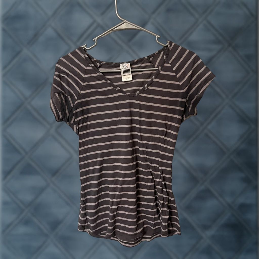 Victoria's Secret Victoria's Secret VSX Women’s Athletic Sport Tee Top V-Neck Small Gray Striped Ladies Shirt S Black Sports VS Victoria Sport 90s? Size S / US 4 / IT 40 - 1 Thumbnail