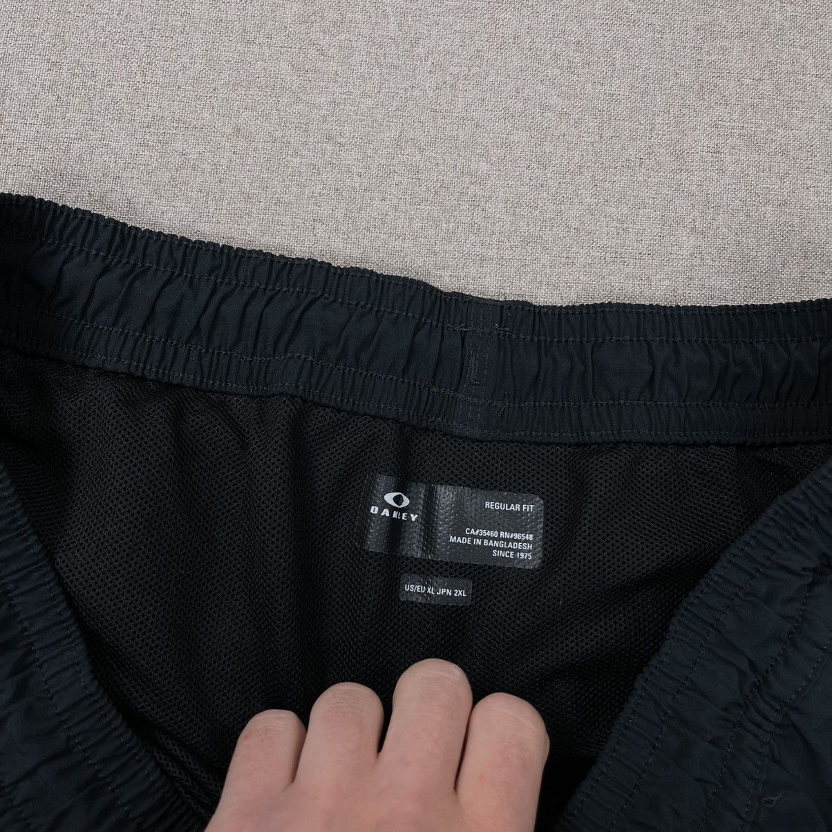 Oakley OAKLEY BLACK GREY SWIM SHORTS SWIMWEAR SURF ONEILL BILLABONG Size US 36 / EU 52 - 4 Thumbnail