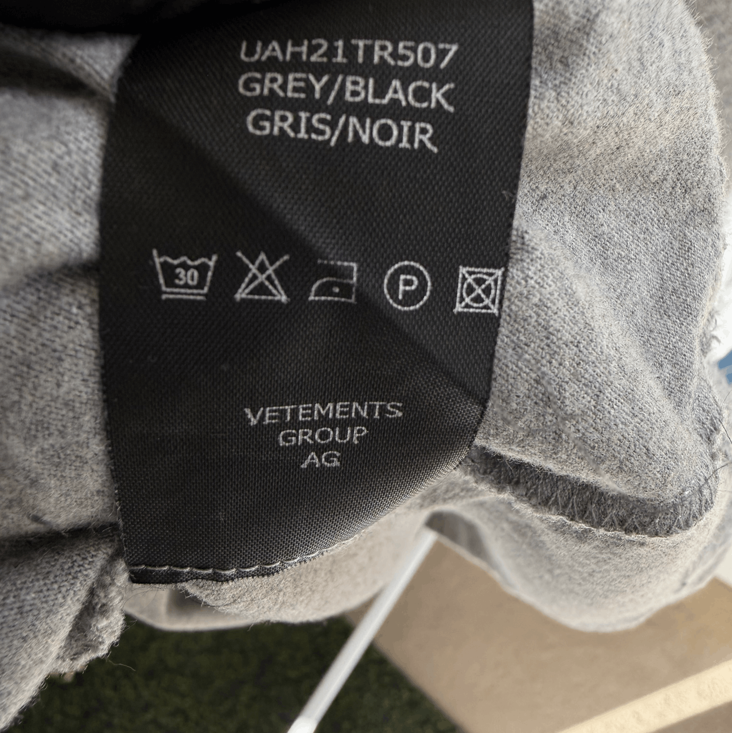 Vetements Vetements Contrast-Panel Logo T-Shirt Size US S / EU 44-46 / 1 - 5 Thumbnail