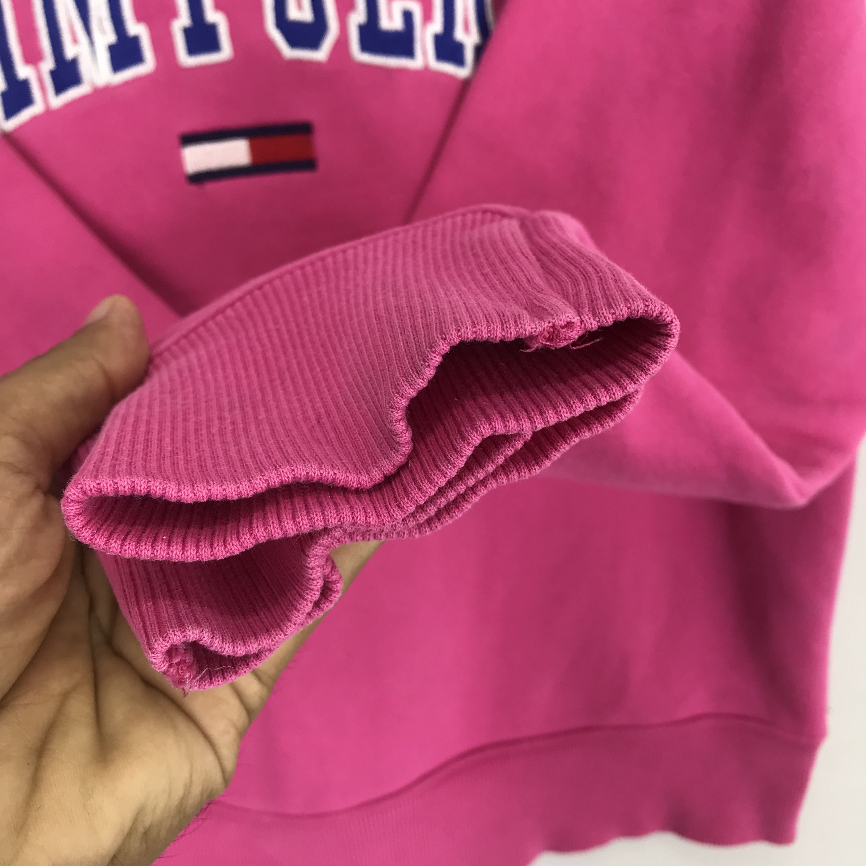 Tommy Hilfiger Vintage Tommy Hilfiger Pink Sweatshirt Large - 351 Size US L / EU 52-54 / 3 - 8 Thumbnail