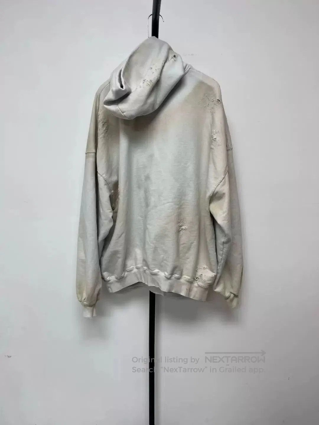 Balenciaga balenciaga white hooded sweatshirt with logo. Size US M / EU 48-50 / 2 - 3 Thumbnail