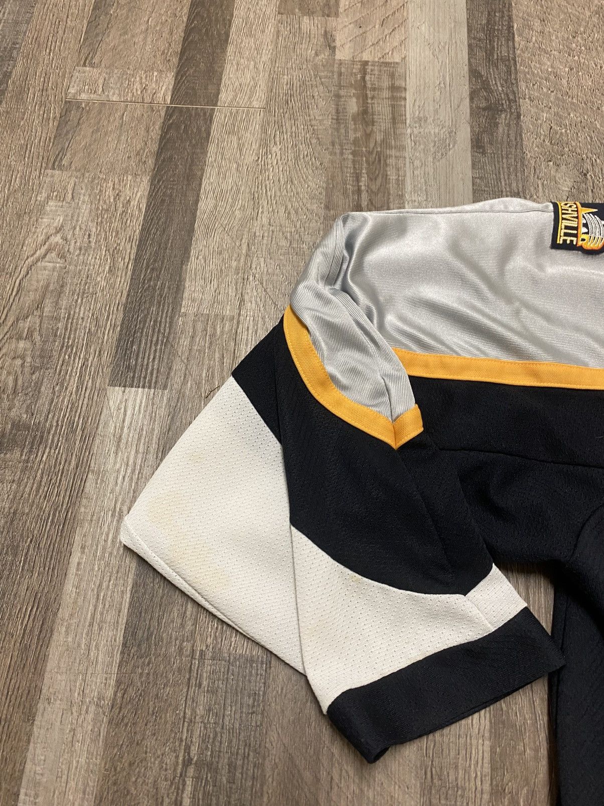 NHL Vintage CCM Nashville Predators Jersey NHL Made in Canada Size US L / EU 52-54 / 3 - 7 Thumbnail