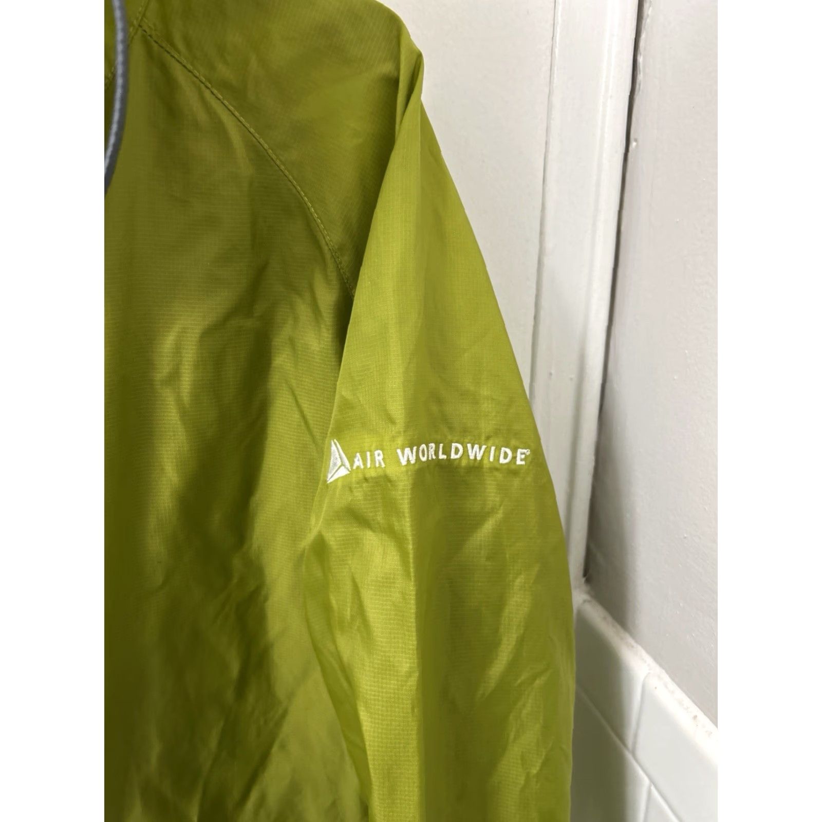Eddie Bauer Eddie Bauer Jacket Mens Small Green Full Zip Lightweight Windbreaker YKK L/S Size US S / EU 44-46 / 1 - 6 Thumbnail
