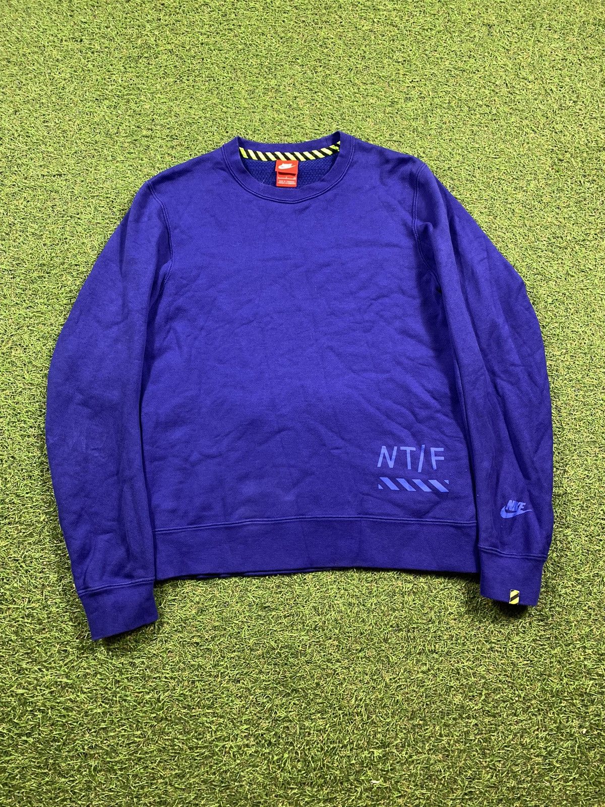 Nike Vintage Y2K Nike Track & Field sweatshirt streetwear size S Size US S / EU 44-46 / 1 - 1 Thumbnail