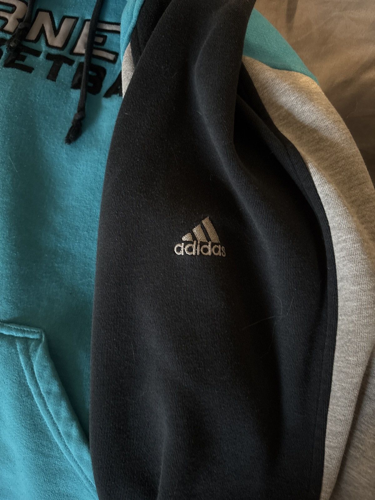 Adidas Vintage Hornets Basketball Hoodie Size US XL / EU 56 / 4 - 2 Thumbnail
