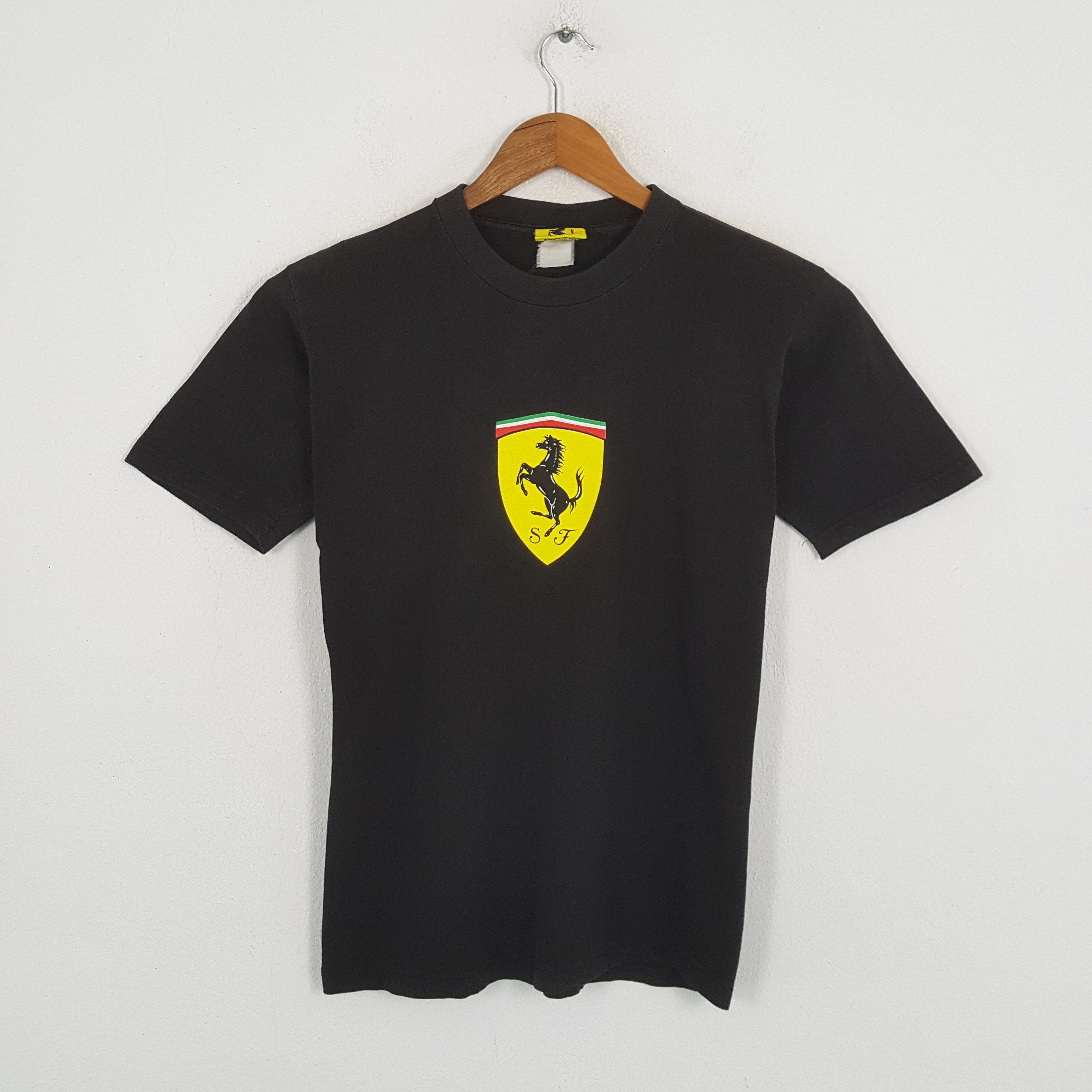 Ferrari × Vintage Vintage FERRARI Italian Supercar Big Logo Design T-Shirt Size US S / EU 44-46 / 1 - 1 Thumbnail