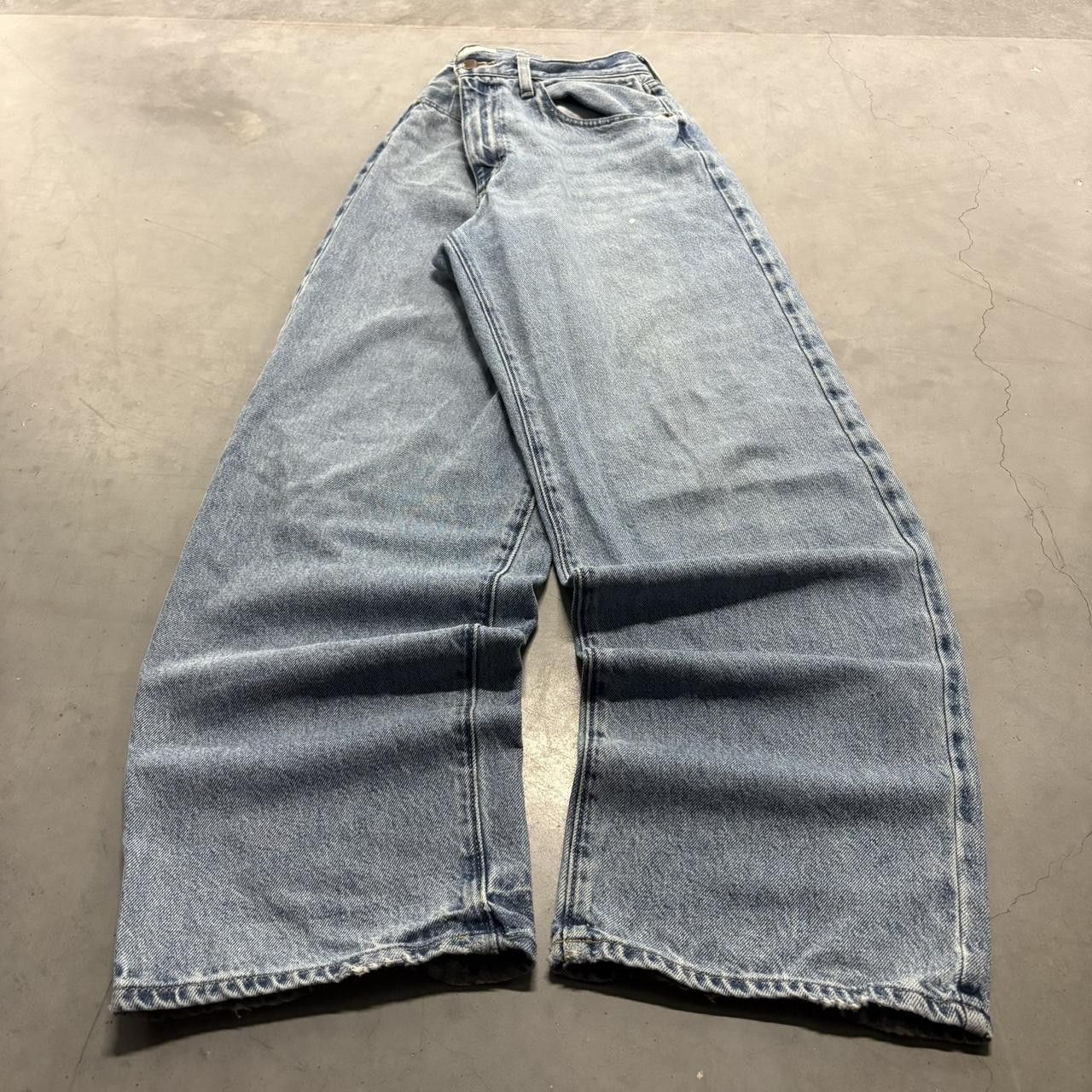 Vintage Crazy Vintage Y2K/2000s Super Baggy Wideleg Skater Streetwear Medium Wash Denim Jeans! Size US 32 / EU 48 - 1 Thumbnail