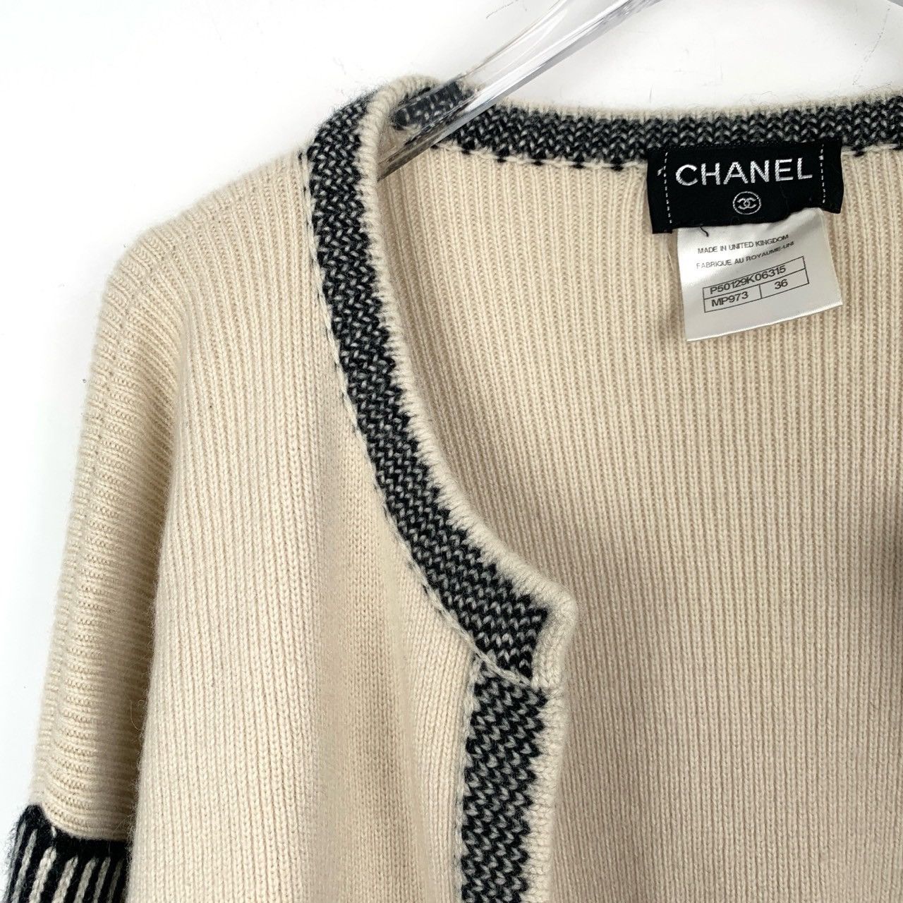 Chanel Chanel Pattern Off-white Cashmere Knit Cardigan K26WX Size XS / US 0-2 / IT 36-38 - 3 Thumbnail