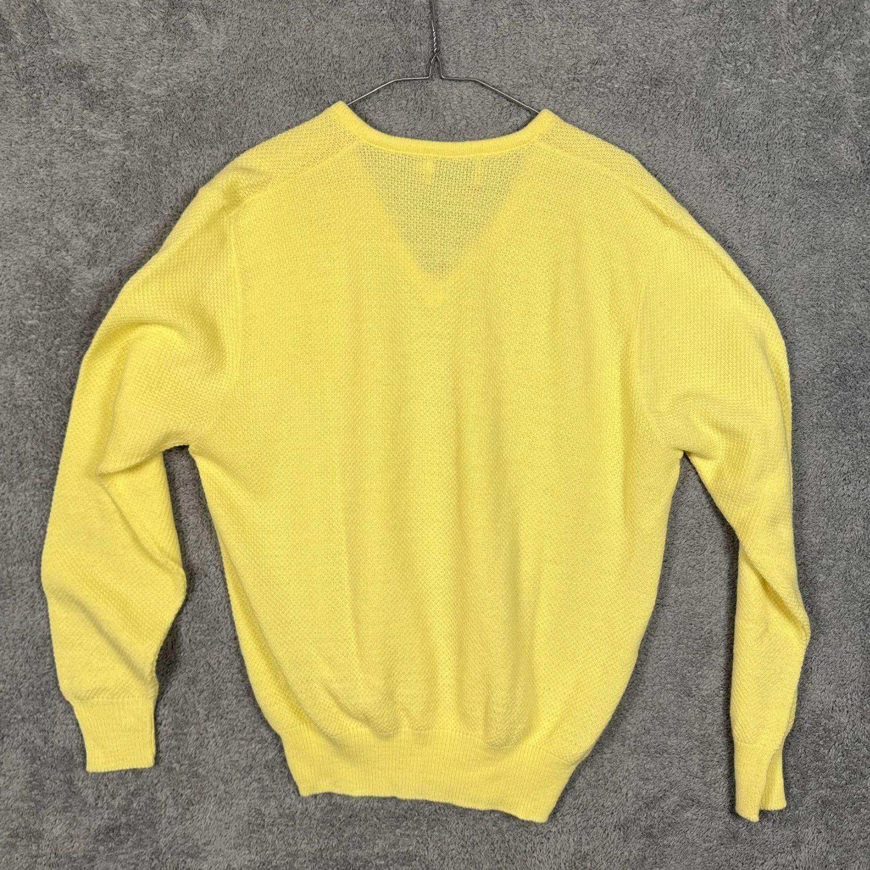 Izod VINTAGE Izod Lacoste Sweater Mens L Pullover V Neck Orlon Acrylic USA Made 80s Mens L Yellow Pullover Knit Logo 80s Mens Size US L / EU 52-54 / 3 - 8 Thumbnail