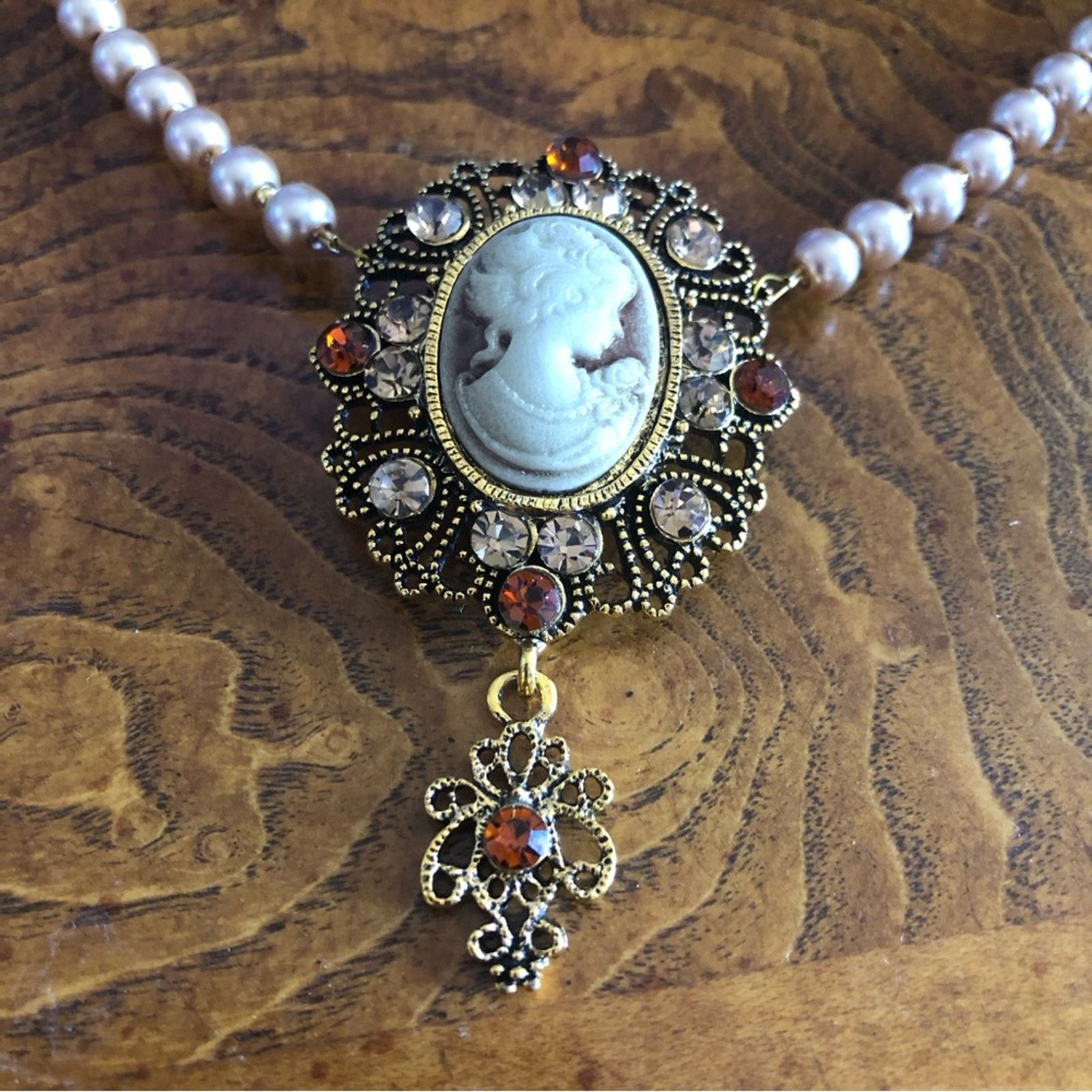 Handmade Handcrafted repurpose victorian lady cameo Pearl necklace Size ONE SIZE - 10 Thumbnail