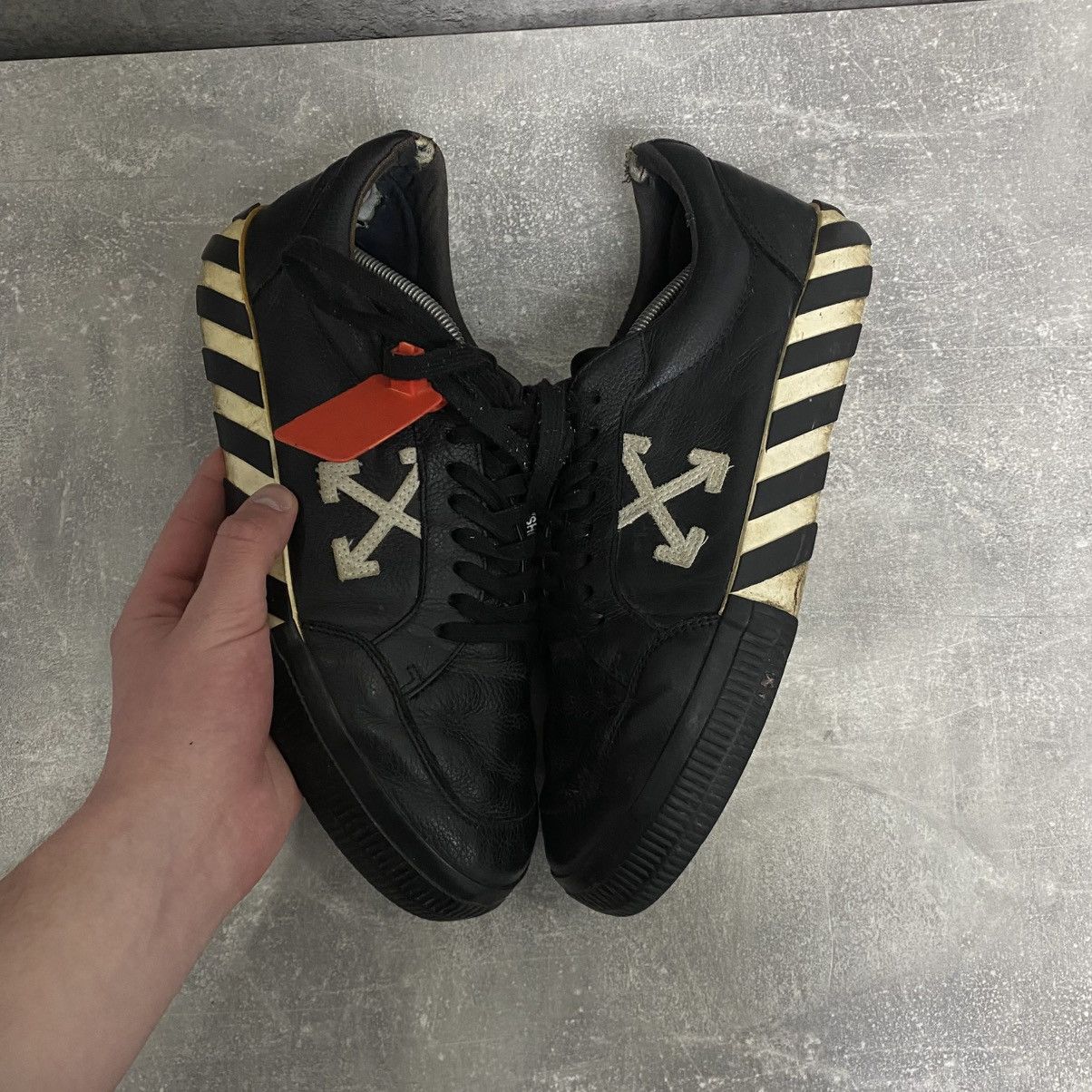 Off-White Off White Vulcanized Leather Arrows Low Top Black Sneakers Size US 11 / EU 44 - 2 Thumbnail