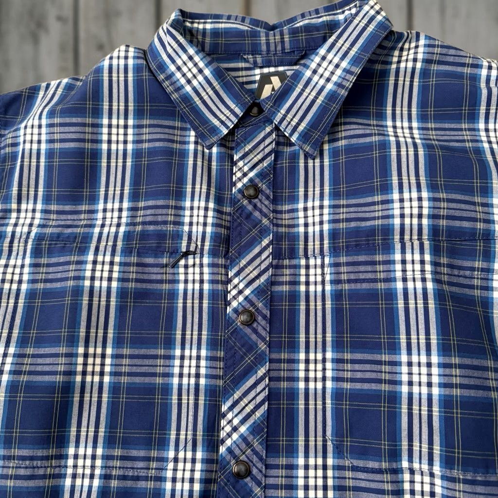 Eddie Bauer Eddie Bauer First Ascent Shirt Mens Large Blue Plaid Zip Pocket Snap Front Button Up, Hemmed for Travel & Outdoor Activewear, Wool/Poly Blend? Size US L / EU 52-54 / 3 - 1 Thumbnail