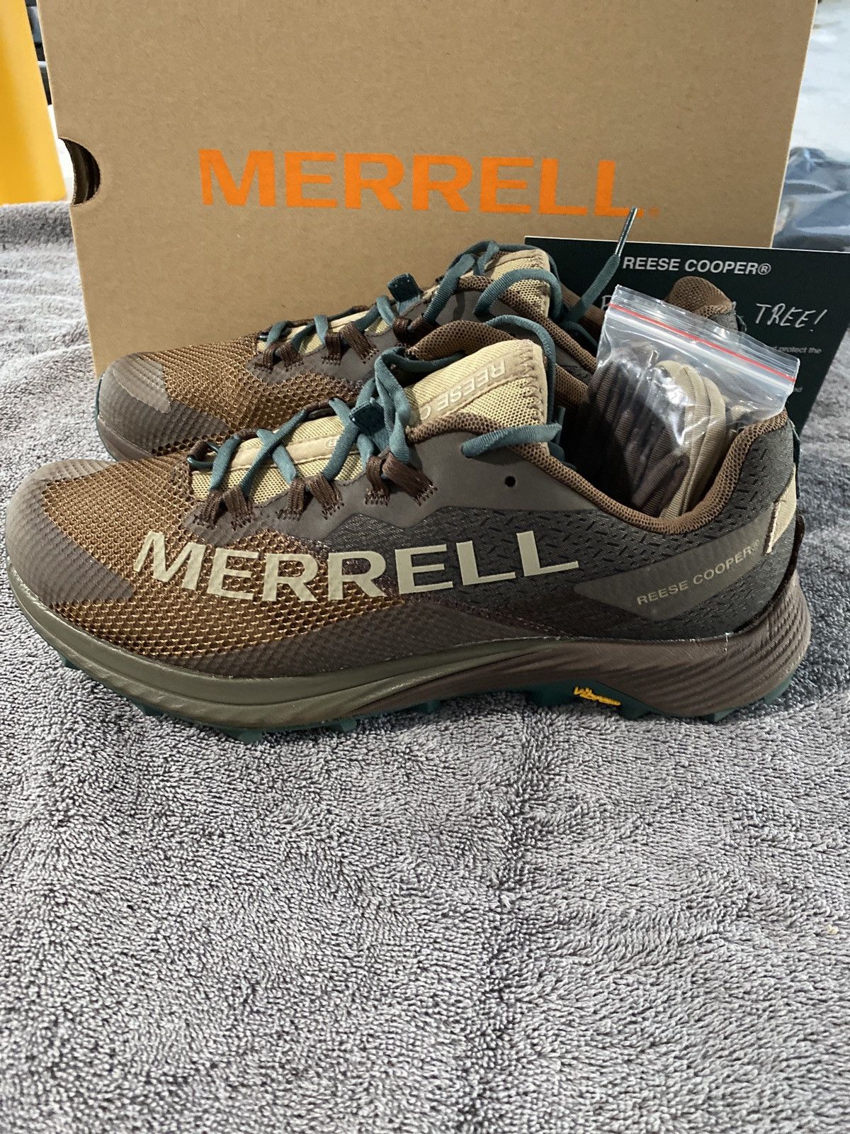 Saint Laurent Arsun Zipped boots