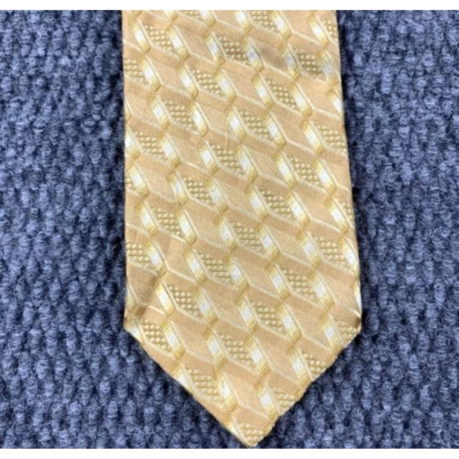 Ermenegildo Zegna VINTAGE Ermenegildo Zegna Necktie 100% Silk Gold Geometric Pattern Tie Mens 58" Gold Geometric Designer Pattern Abstract 3.5" Wide Outlook Size ONE SIZE - 6 Thumbnail