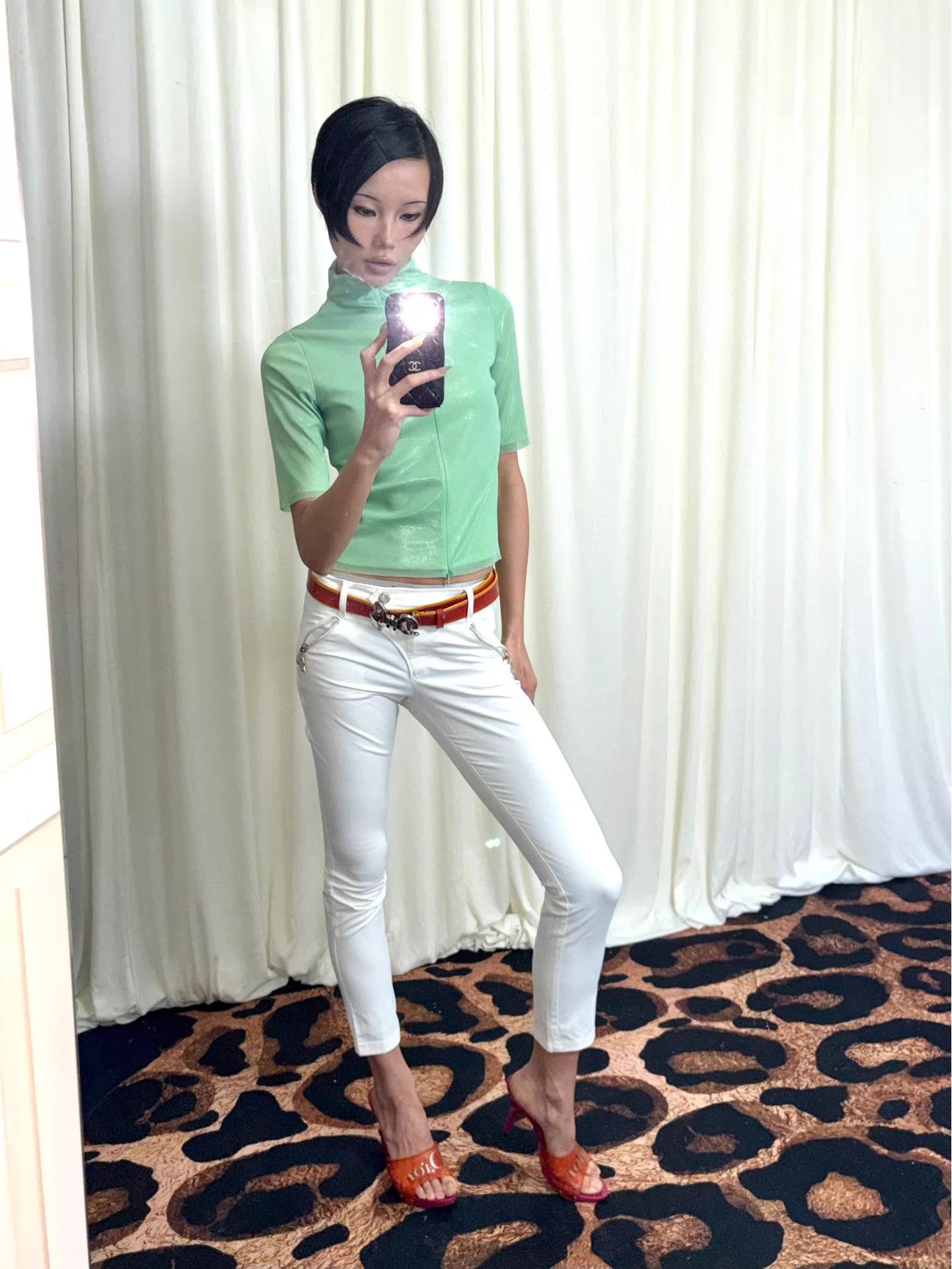 Versace Versace Vintage White Low-Rise Skinny Cropped Trousers 26 Size 26" / US 2 / IT 38 - 1 Thumbnail