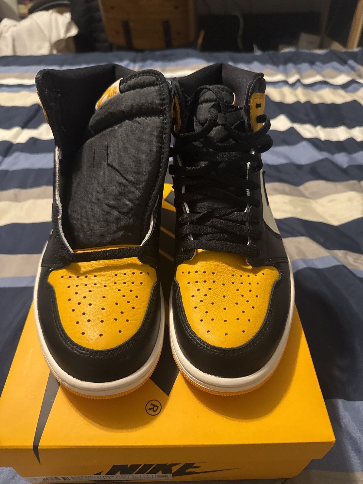 Jordan Brand Jordan 1 Retro High OG Taxi Size US 11 / EU 44 - 3 Thumbnail