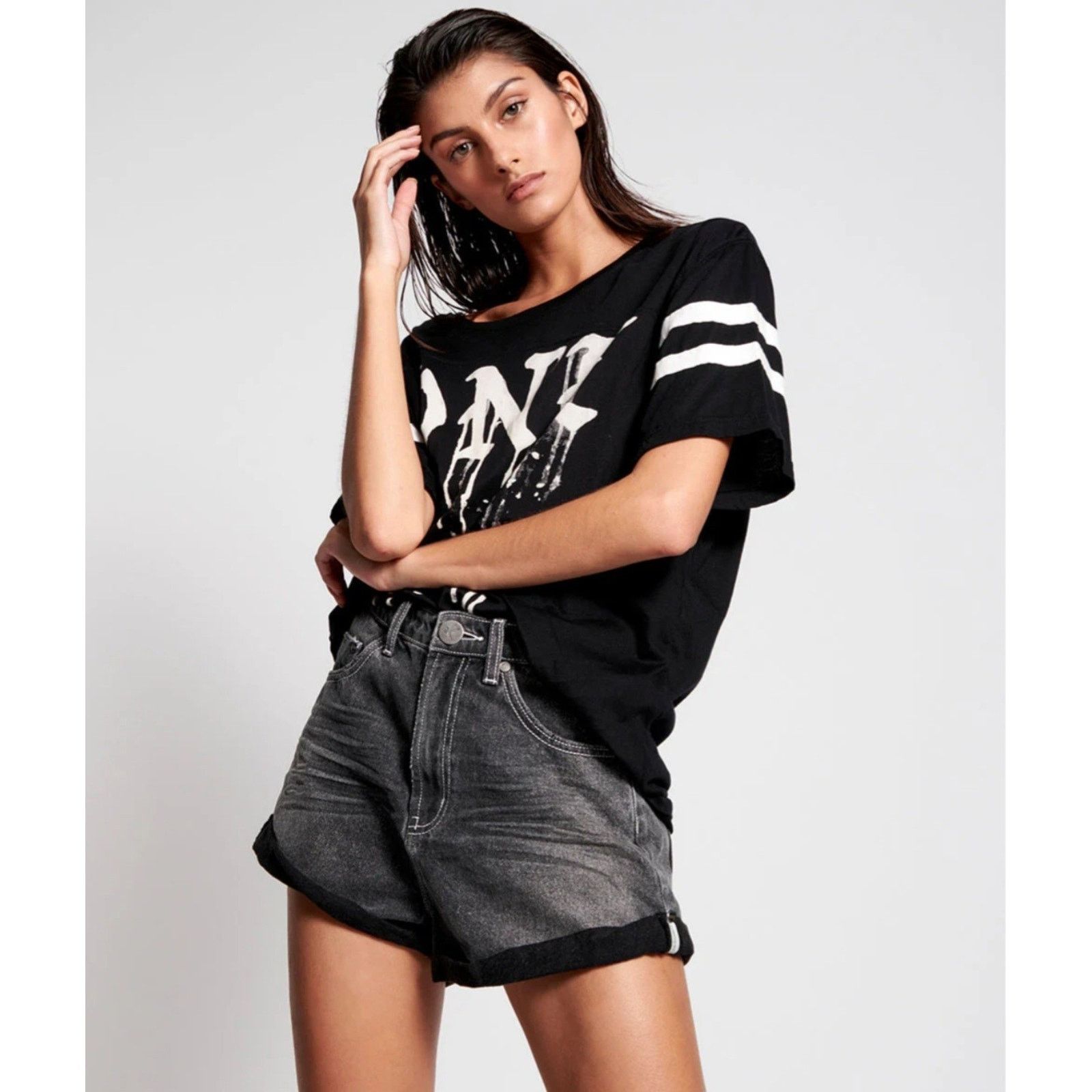 One Teaspoon One Teaspoon High Waisted Washed Black Bandits Shorts 26 Size 26" / US 2 / IT 38 - 4 Thumbnail
