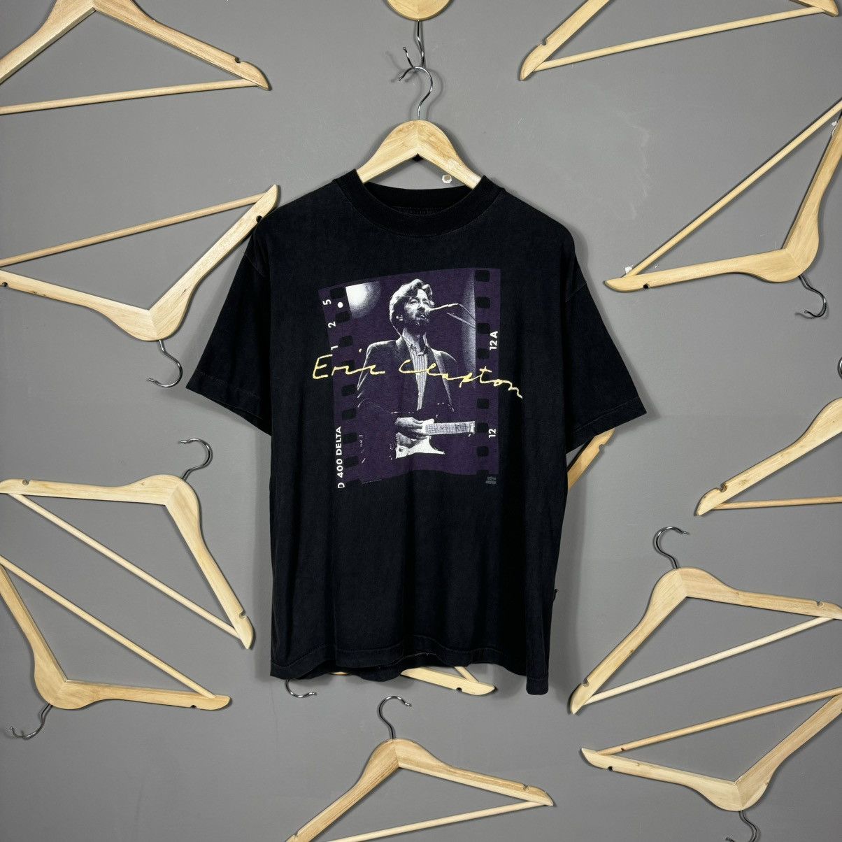 Band Tees Vintage 1992 Eric Clapton Tour T-shirt Size US XL / EU 56 / 4 - 1 Thumbnail