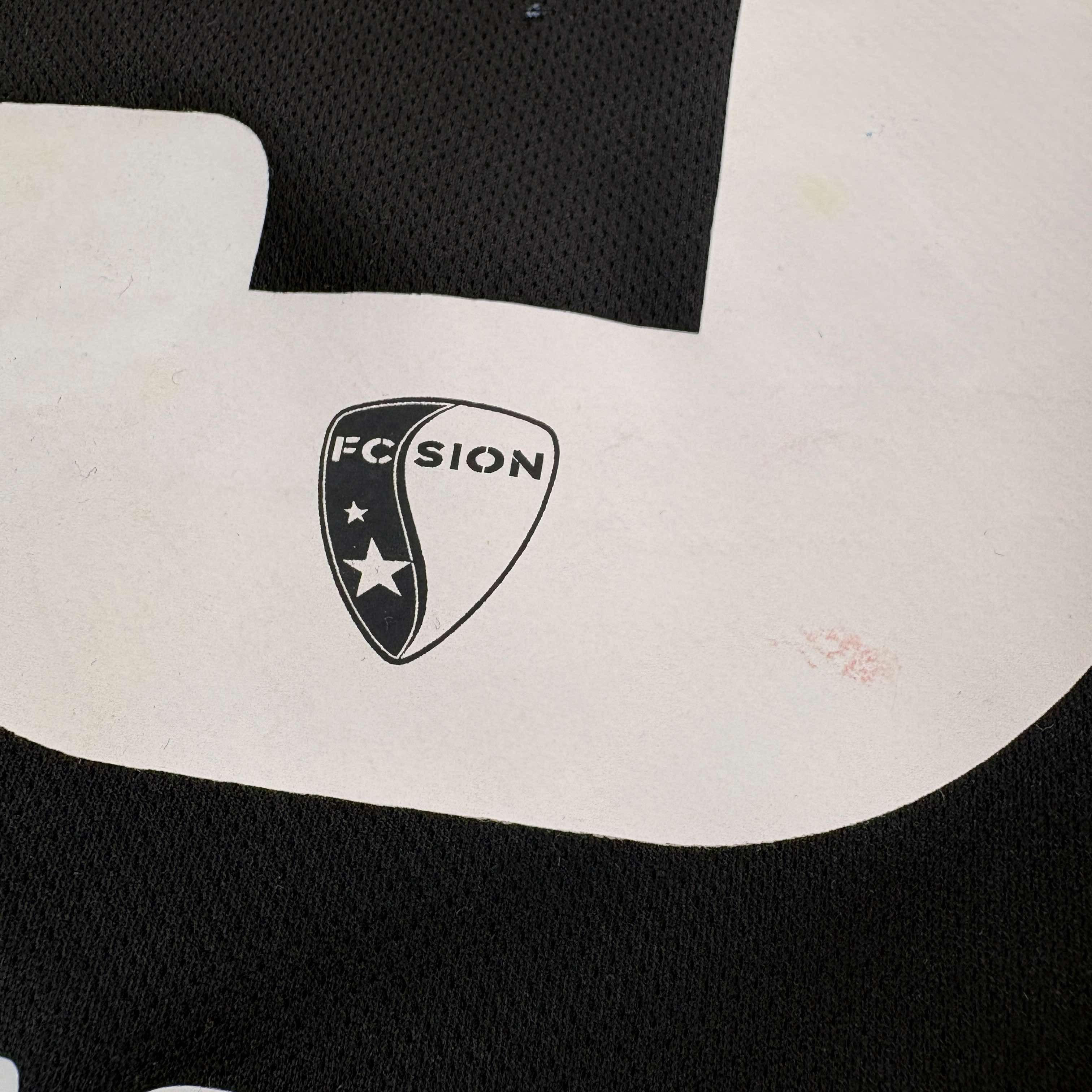 Errea Sion II 2016-17 Errea GK Noah Berchtold football jersey sz L Size US L / EU 52-54 / 3 - 10 Thumbnail