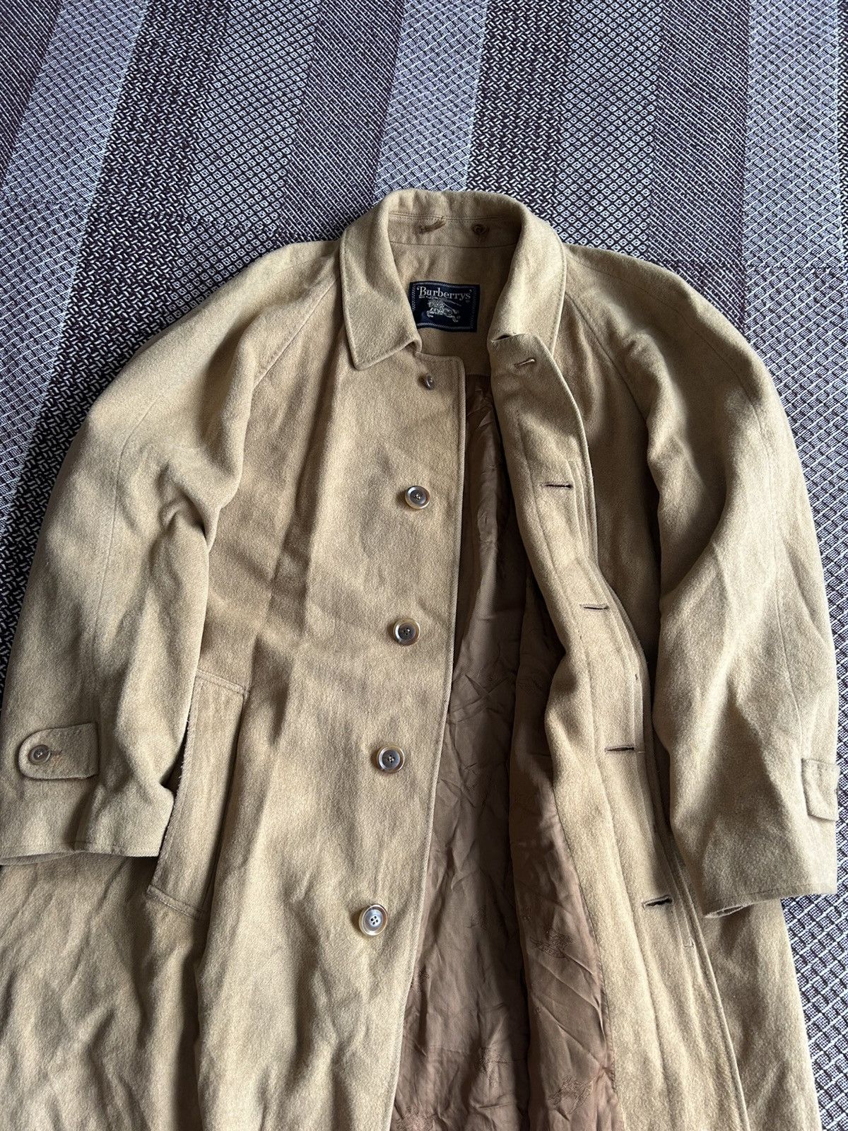 Burberry × Vintage Vintage Burberry Heavy Coat Wool & Cashmere Thrashed Size XL Size US XL / EU 56 / 4 - 9 Thumbnail