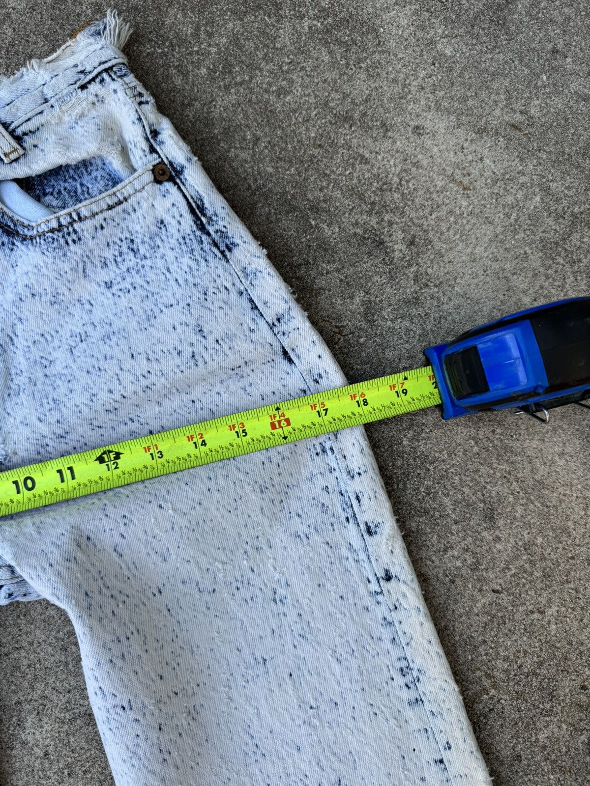 Levi's × Vintage Vtg 90’s Levis 701xx Buttonfly Acid Wash Jeans Student 26x31 Size 26" / US 2 / IT 38 - 14 Thumbnail